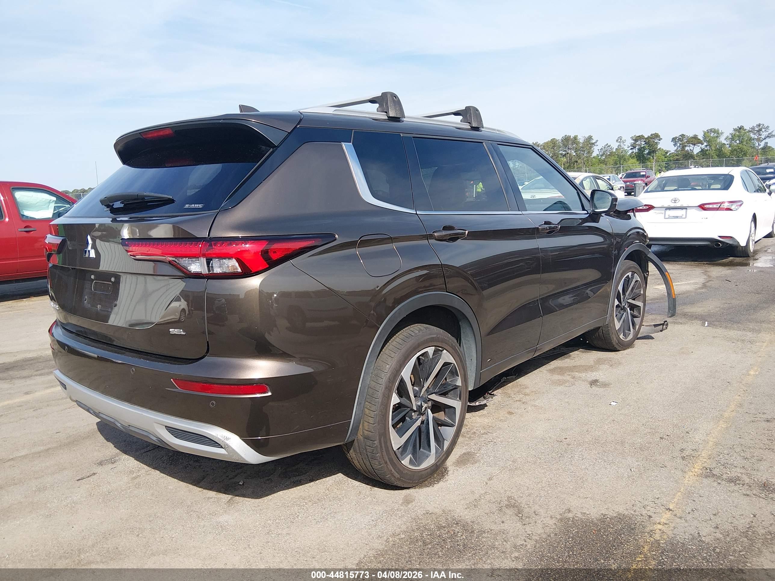 MITSUBISHI OUTLANDER image 4