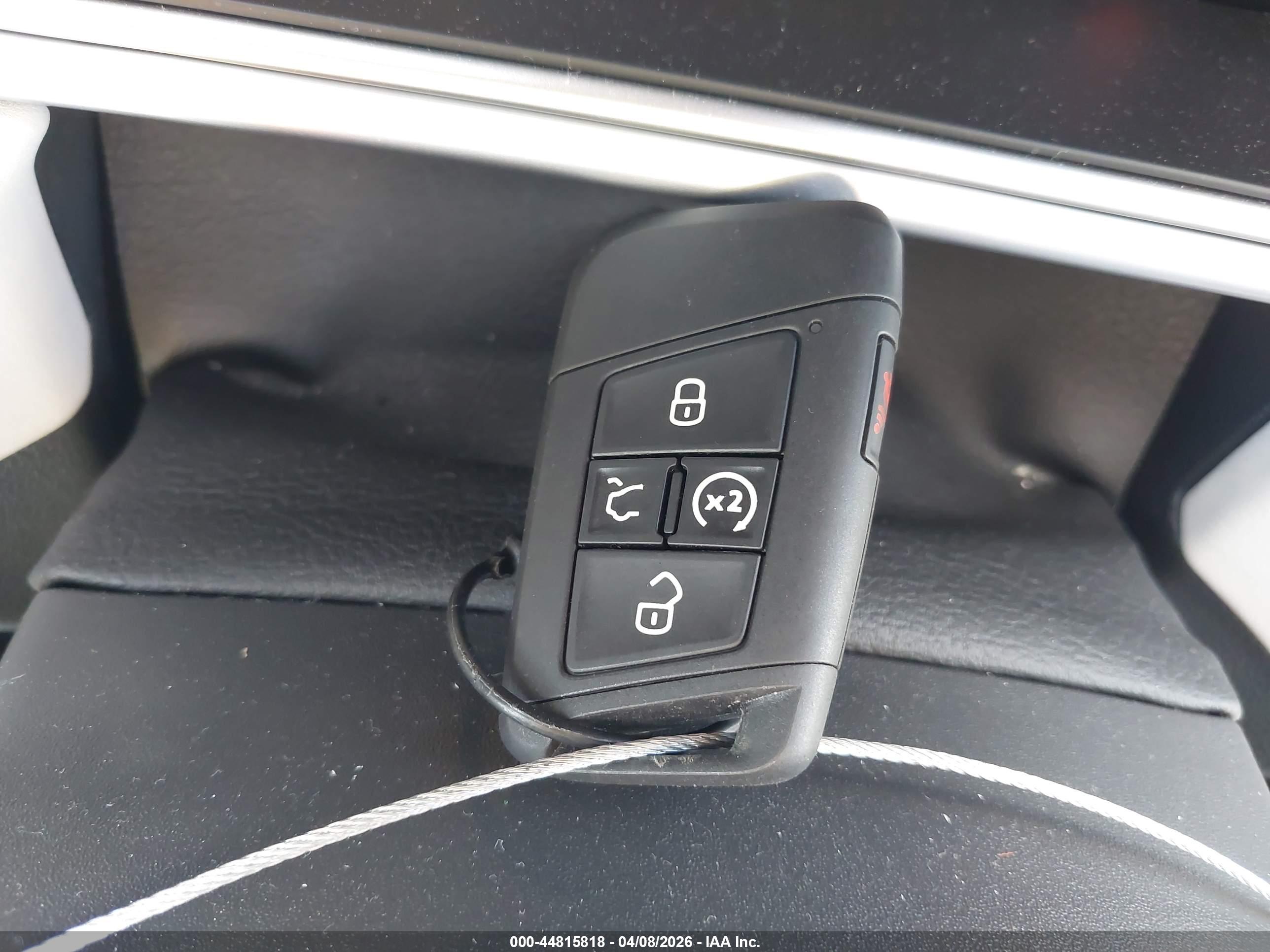 VOLKSWAGEN TAOS image 11