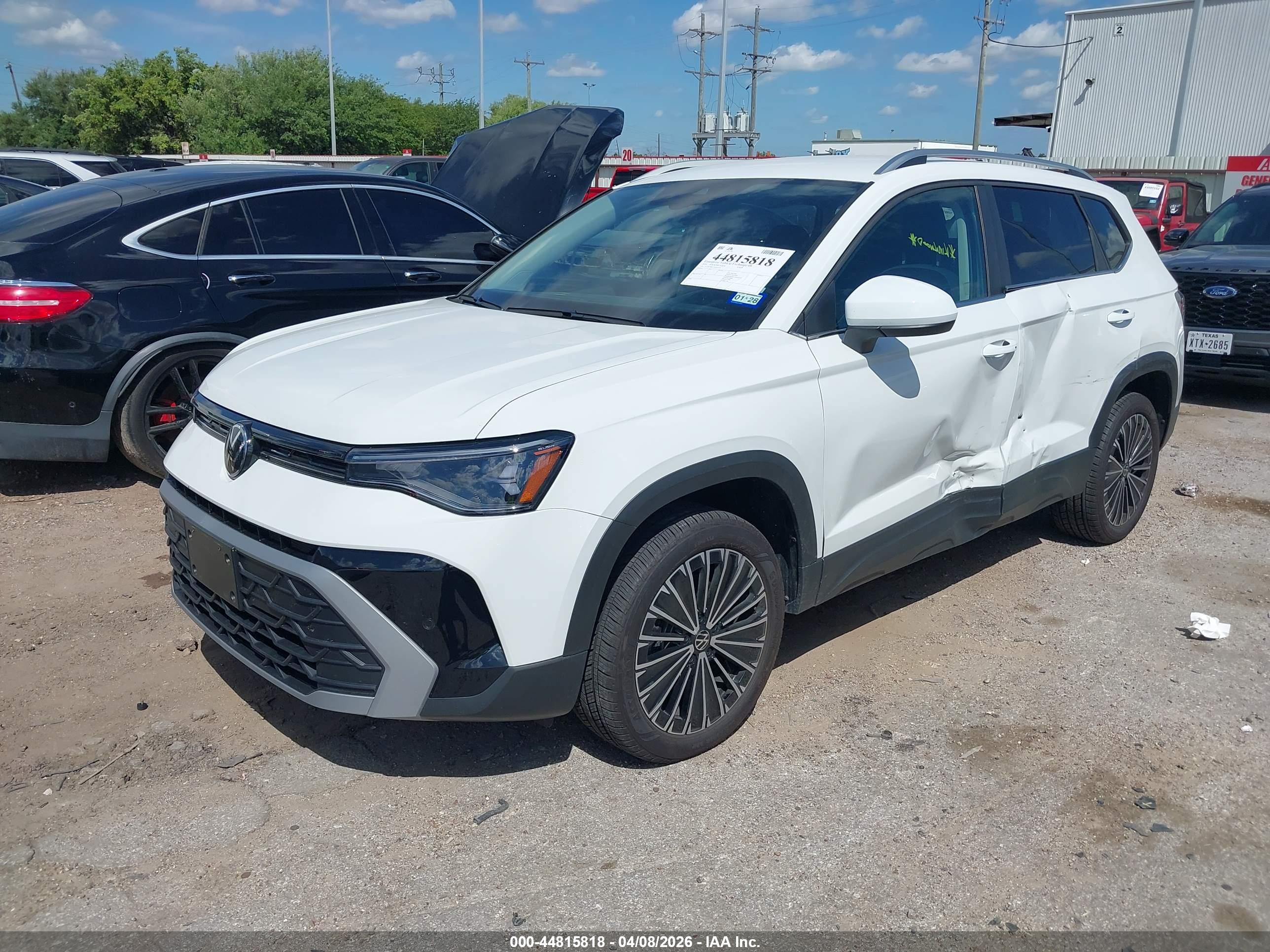 VOLKSWAGEN TAOS image 2