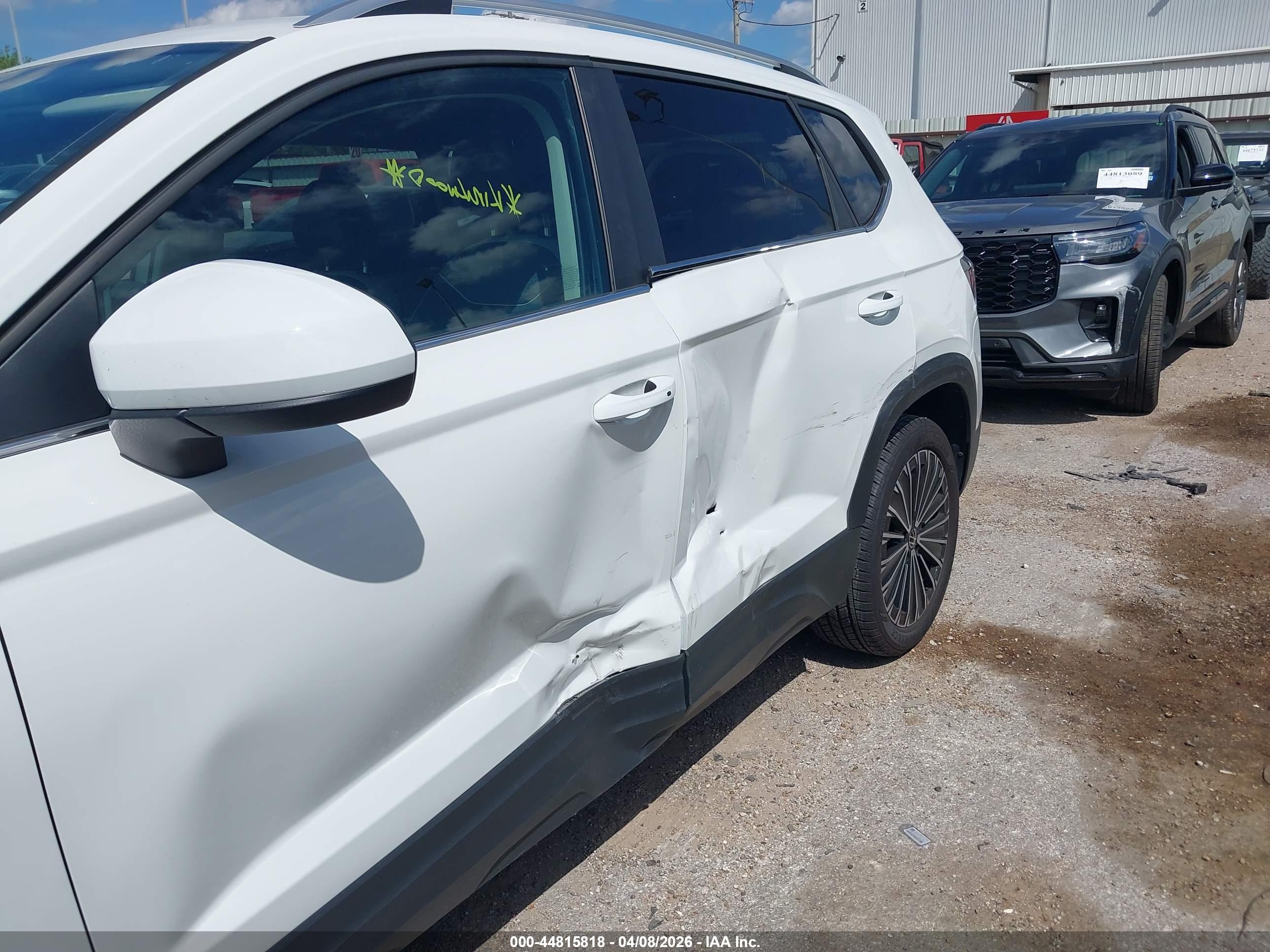 VOLKSWAGEN TAOS image 6