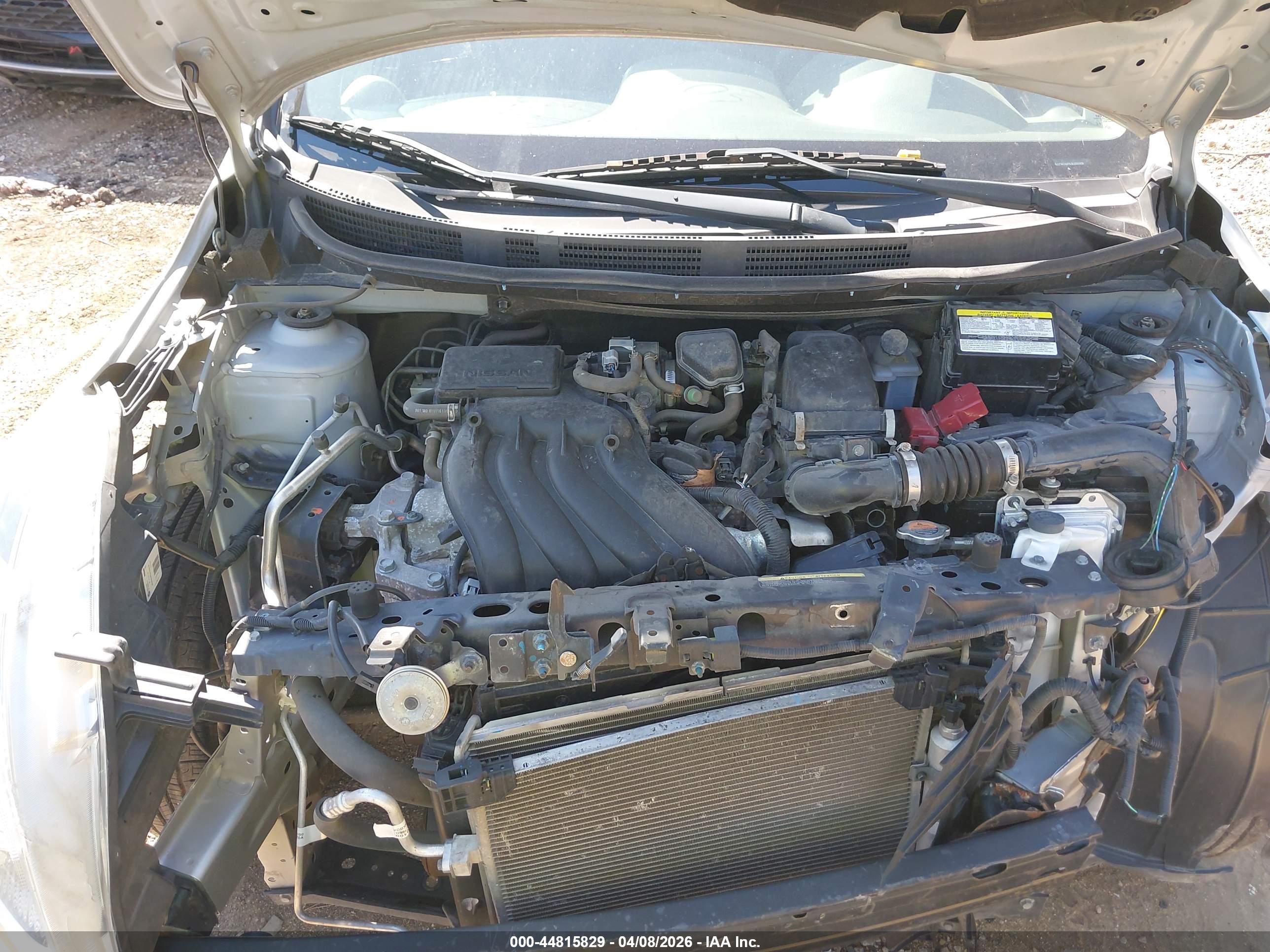 NISSAN VERSA image 10