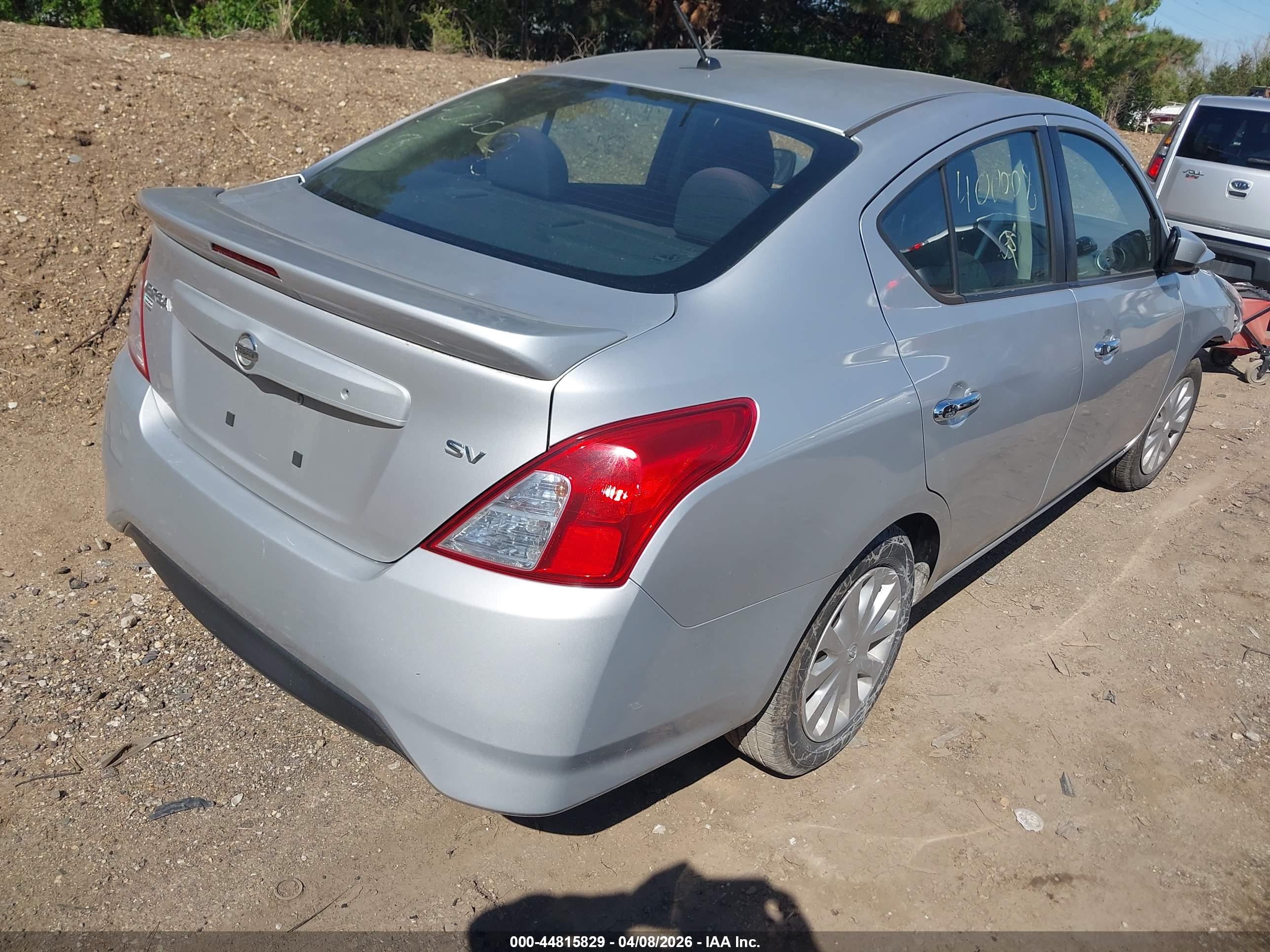 NISSAN VERSA image 4
