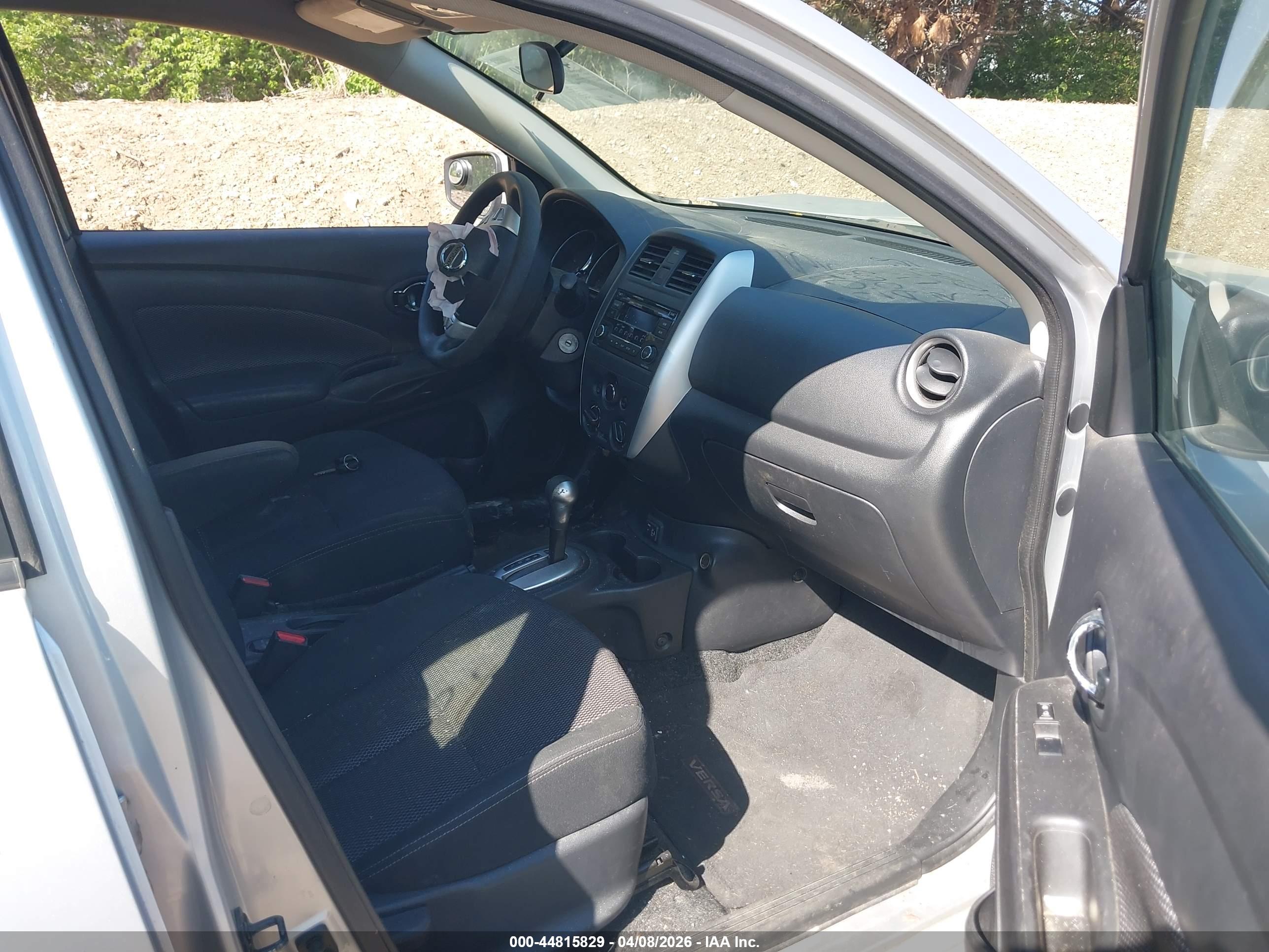 NISSAN VERSA image 5