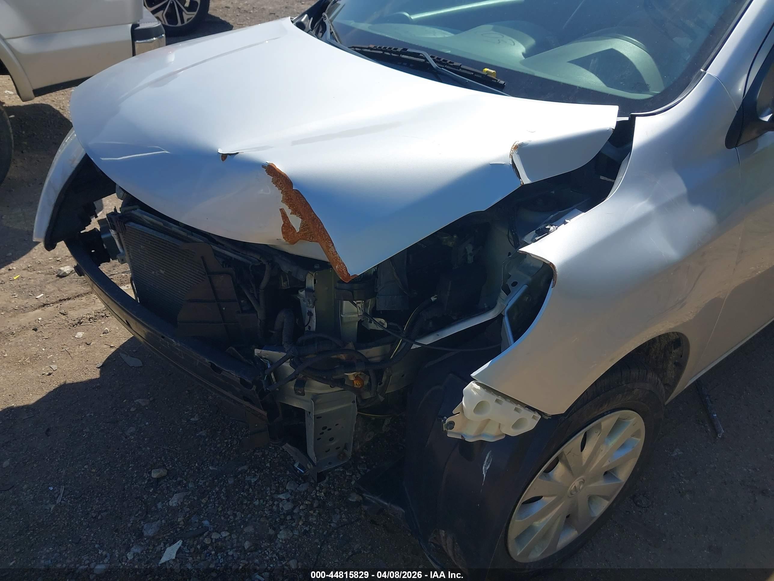 NISSAN VERSA image 6