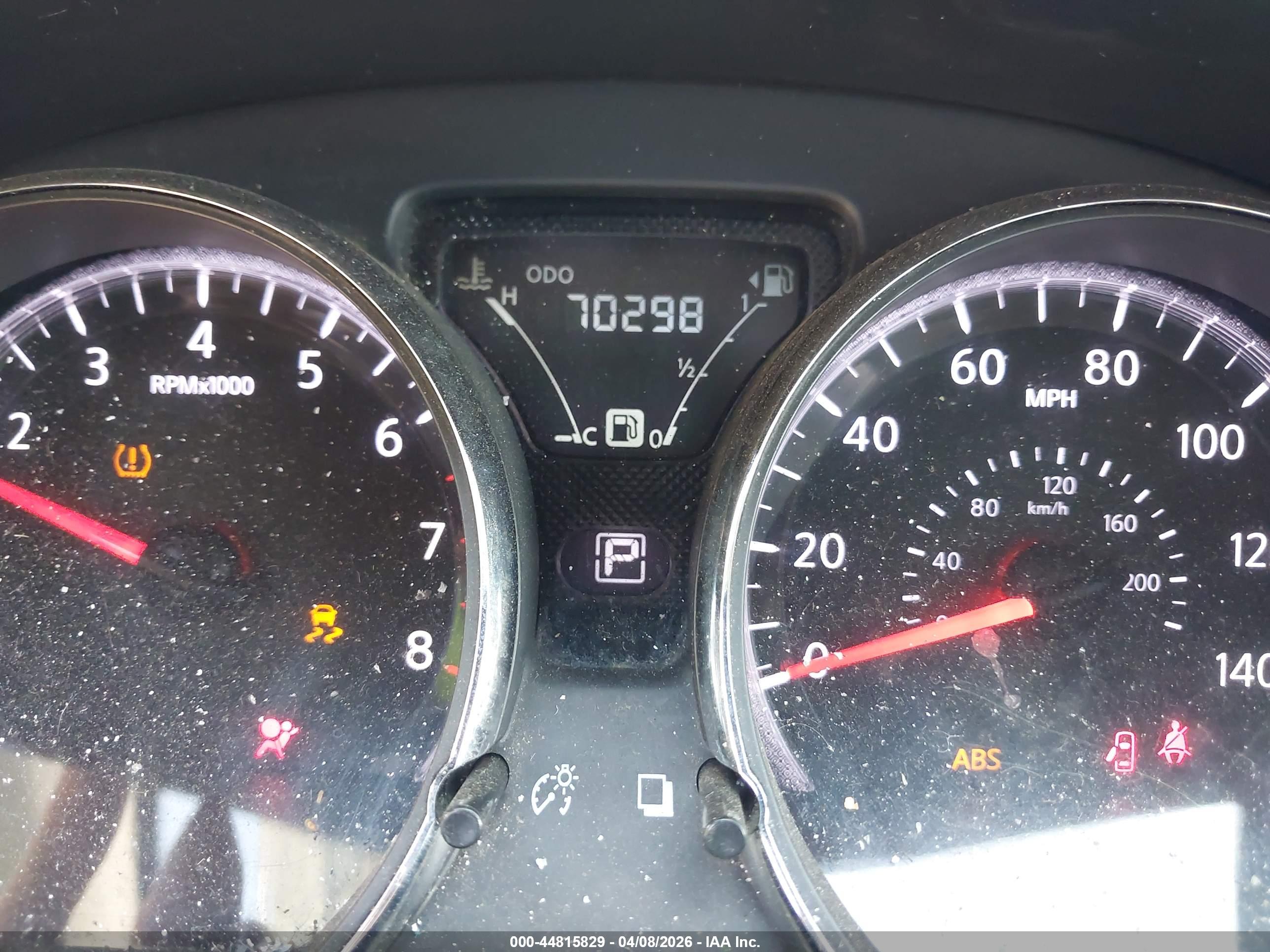 NISSAN VERSA image 7