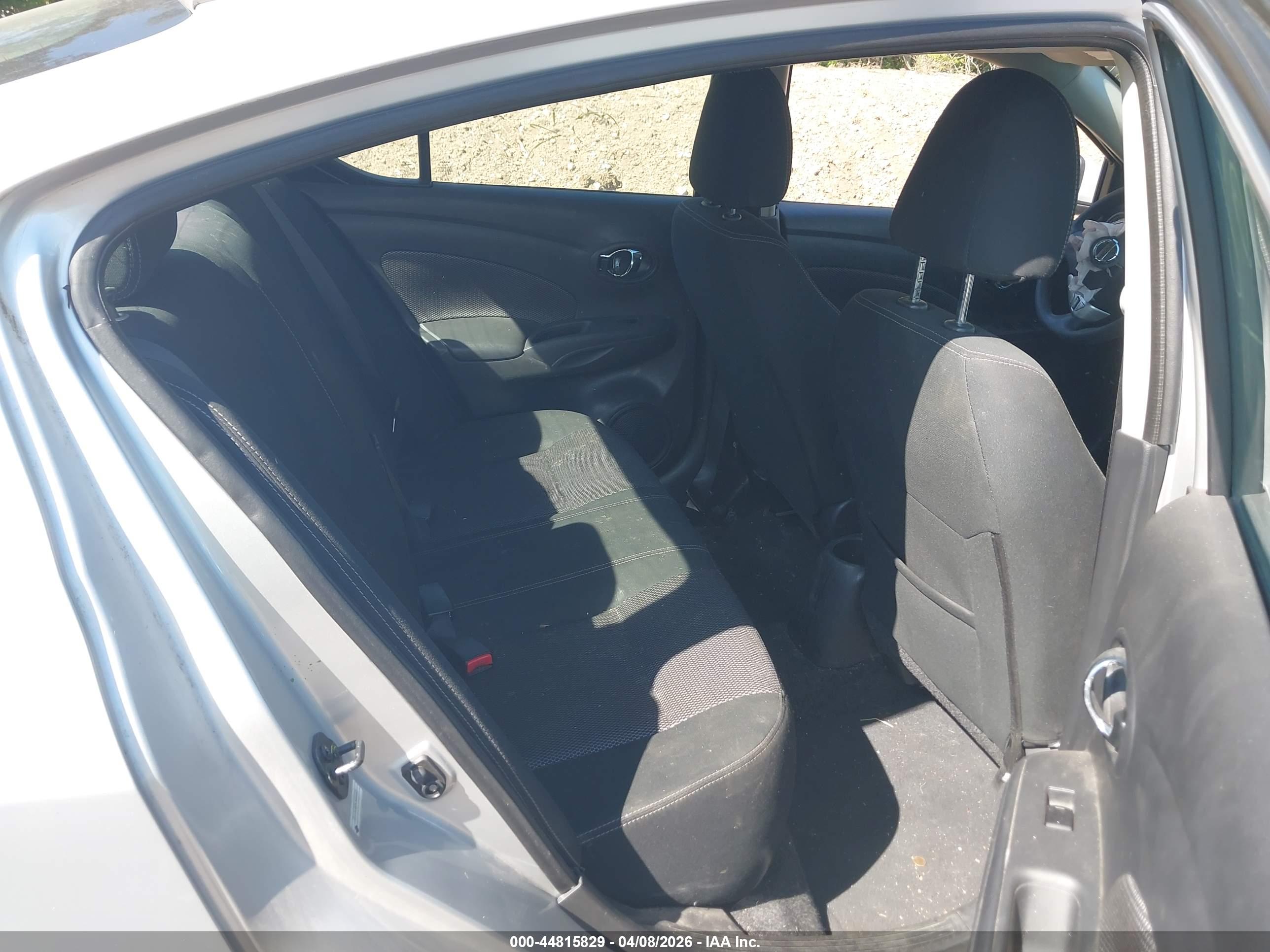 NISSAN VERSA image 8