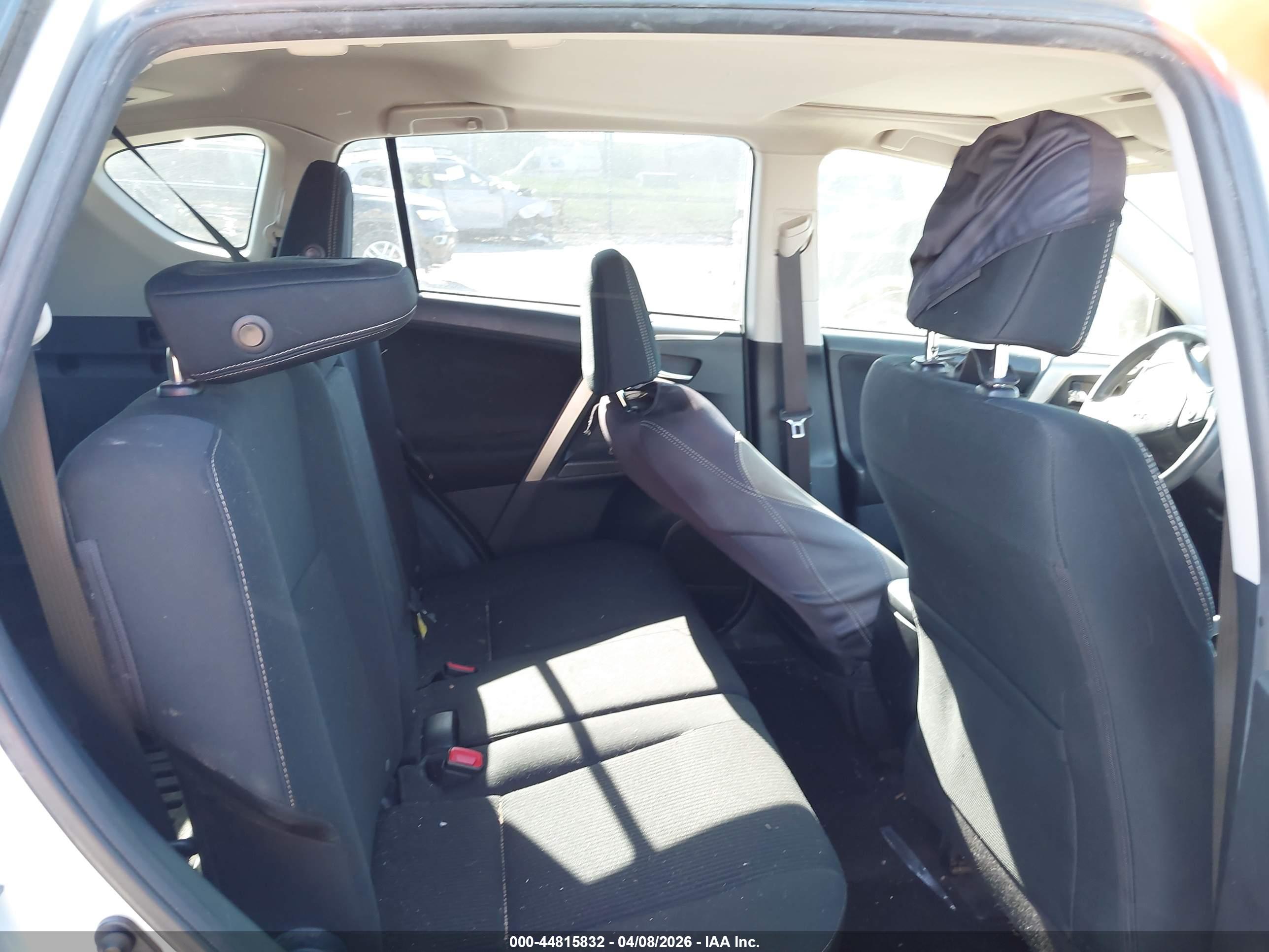 TOYOTA RAV4 image 8