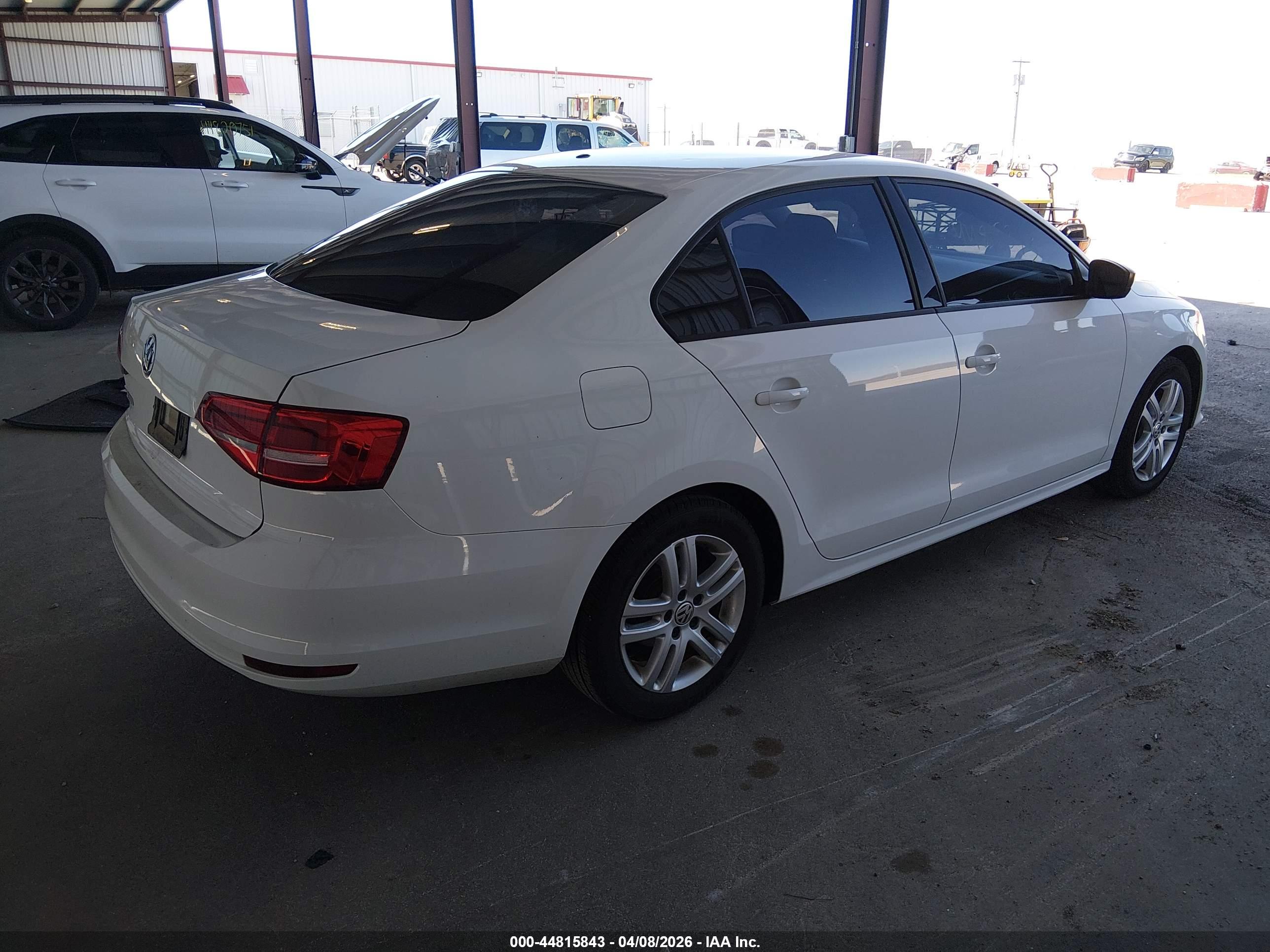 VOLKSWAGEN JETTA image 4