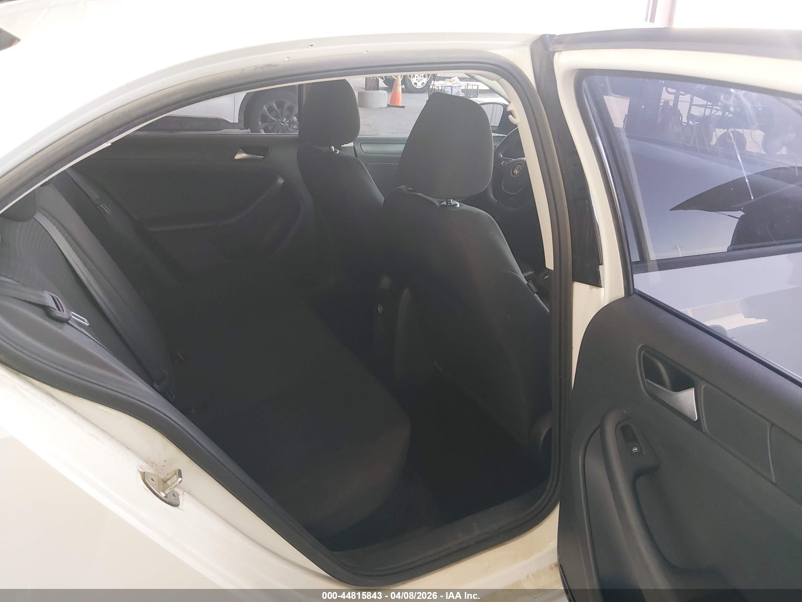 VOLKSWAGEN JETTA image 8