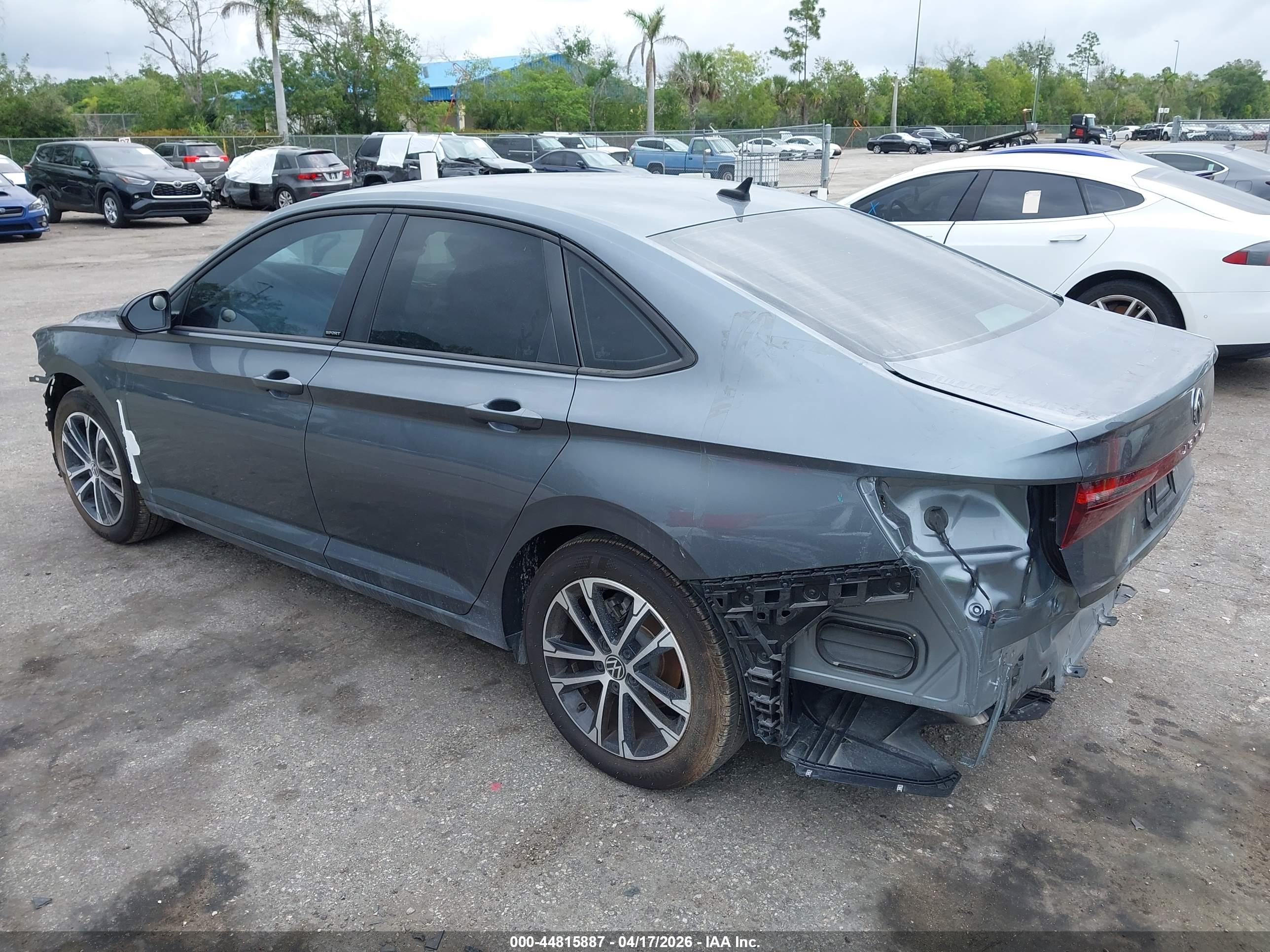 VOLKSWAGEN JETTA image 3