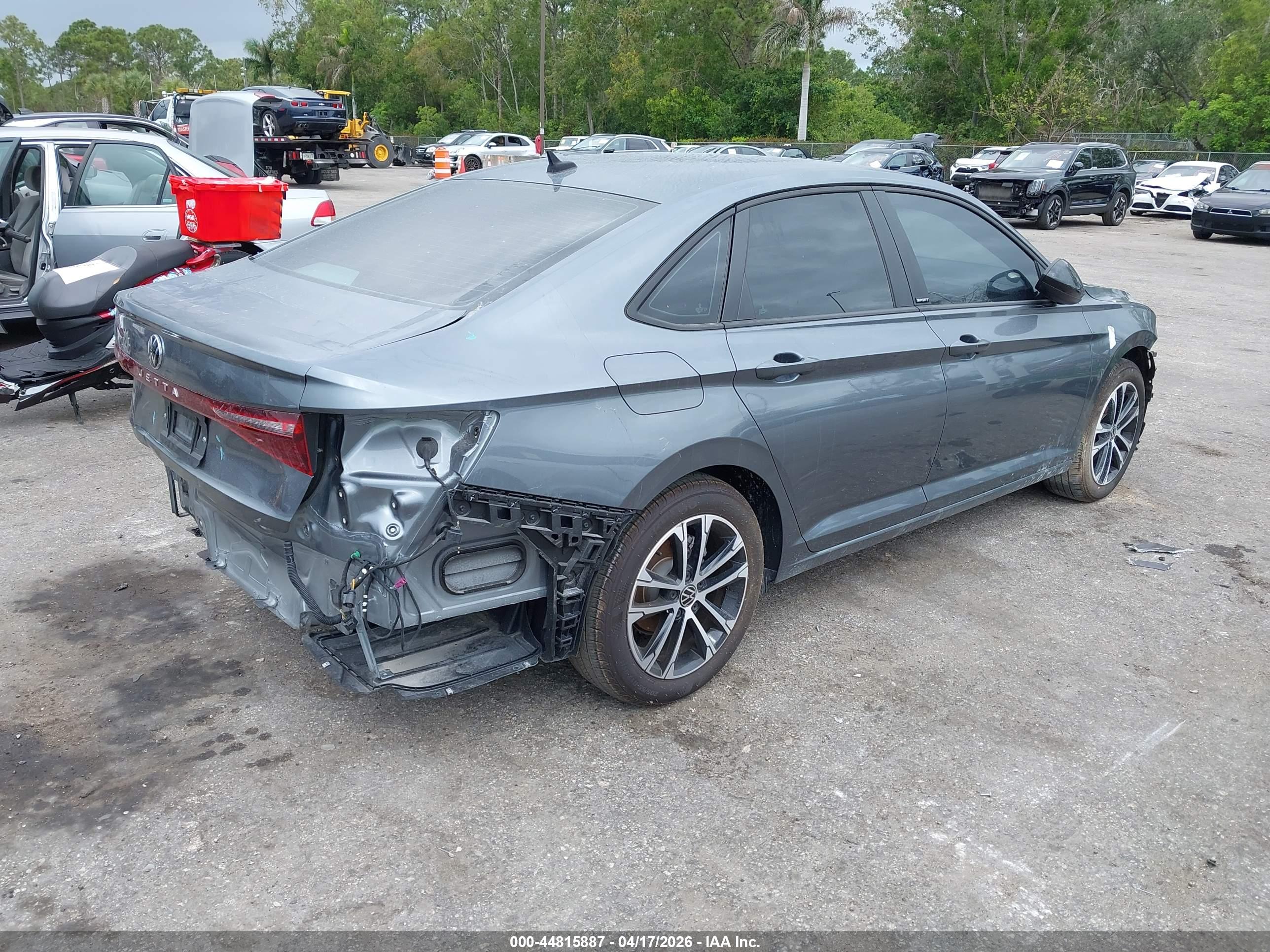 VOLKSWAGEN JETTA image 4