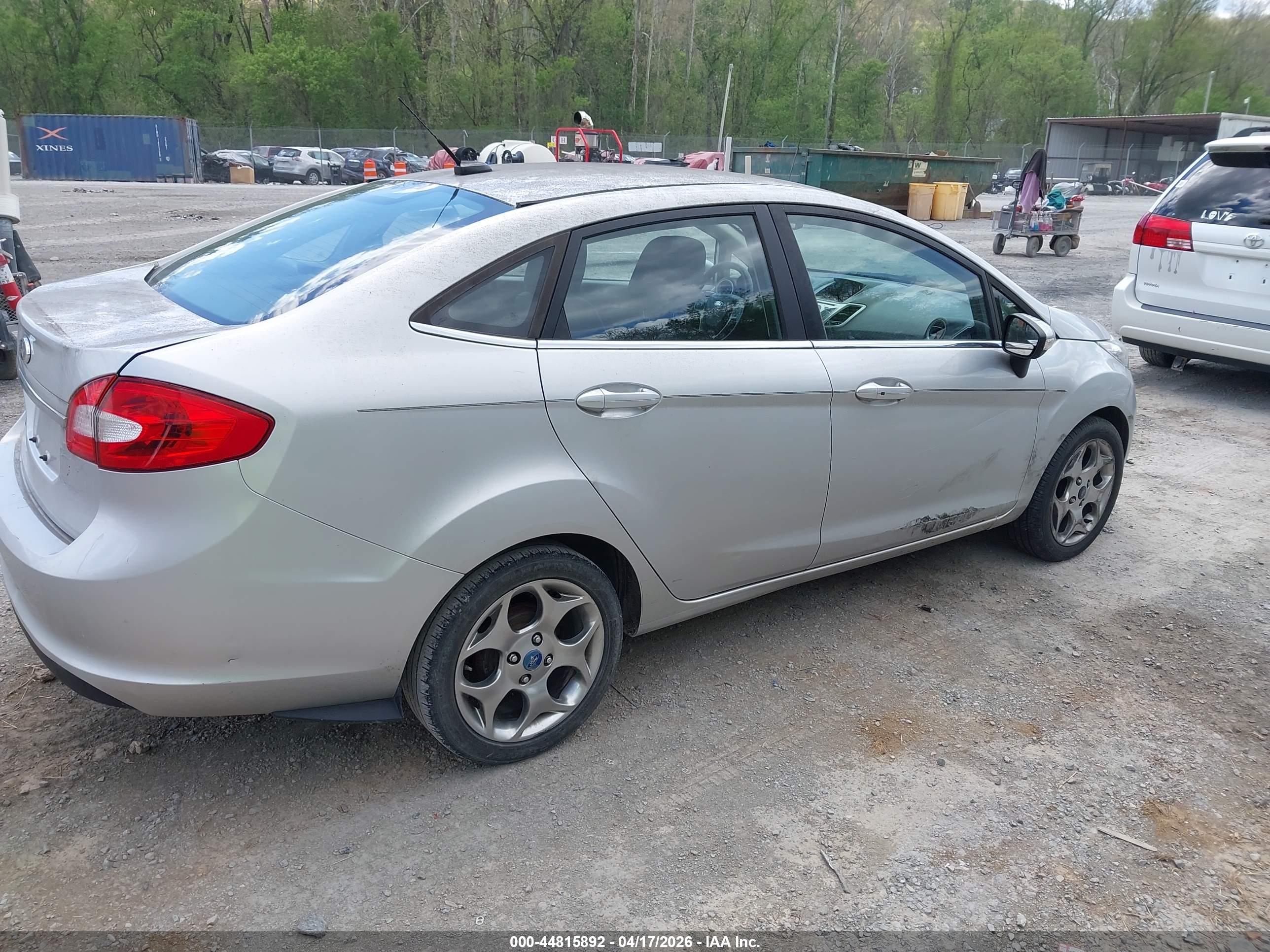 FORD FIESTA image 4