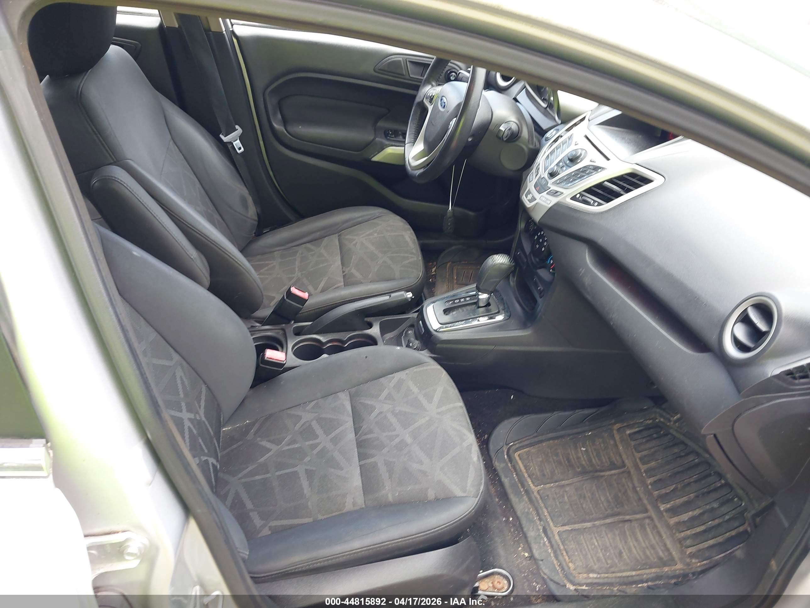 FORD FIESTA image 5