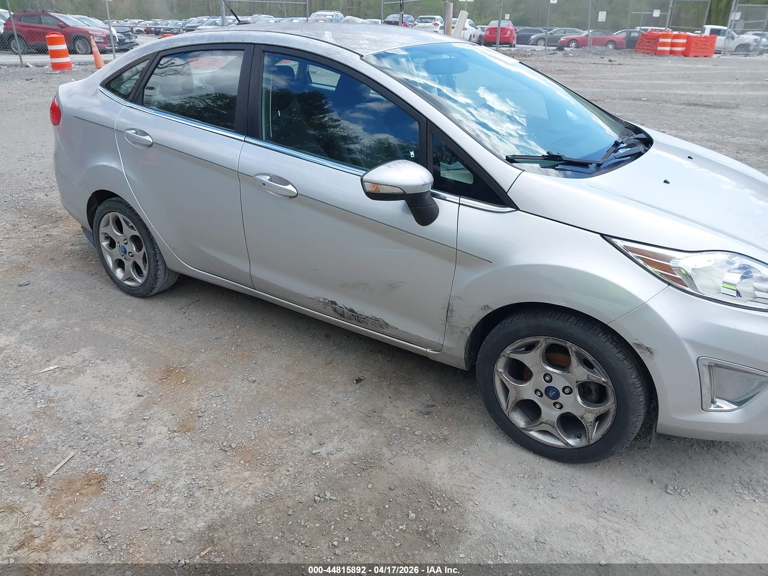 FORD FIESTA image 6