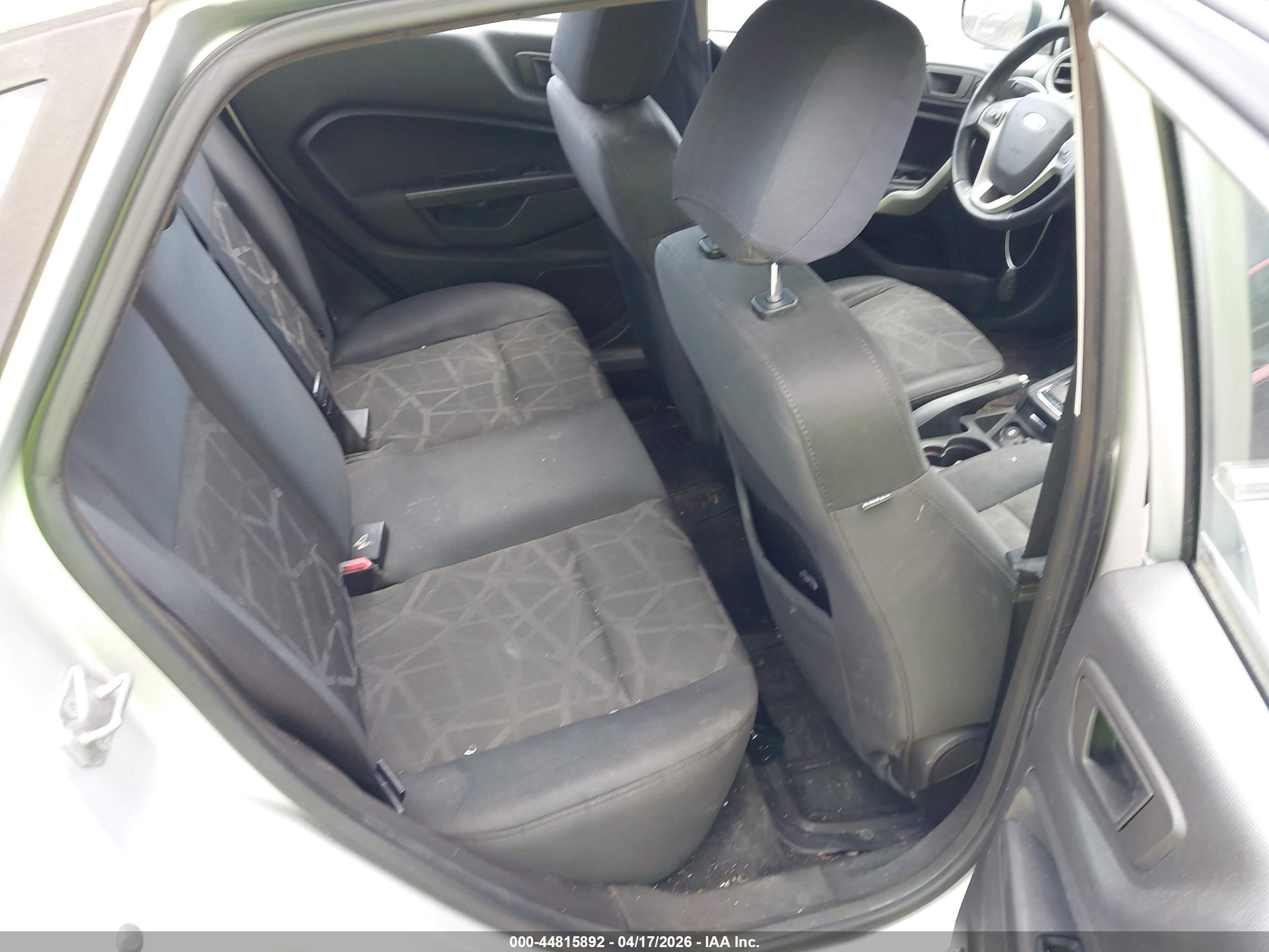FORD FIESTA image 8