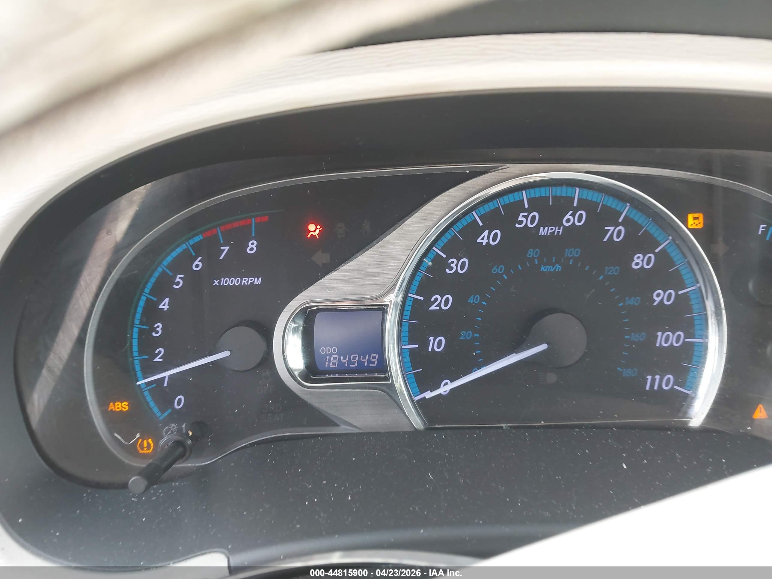 TOYOTA SIENNA image 7