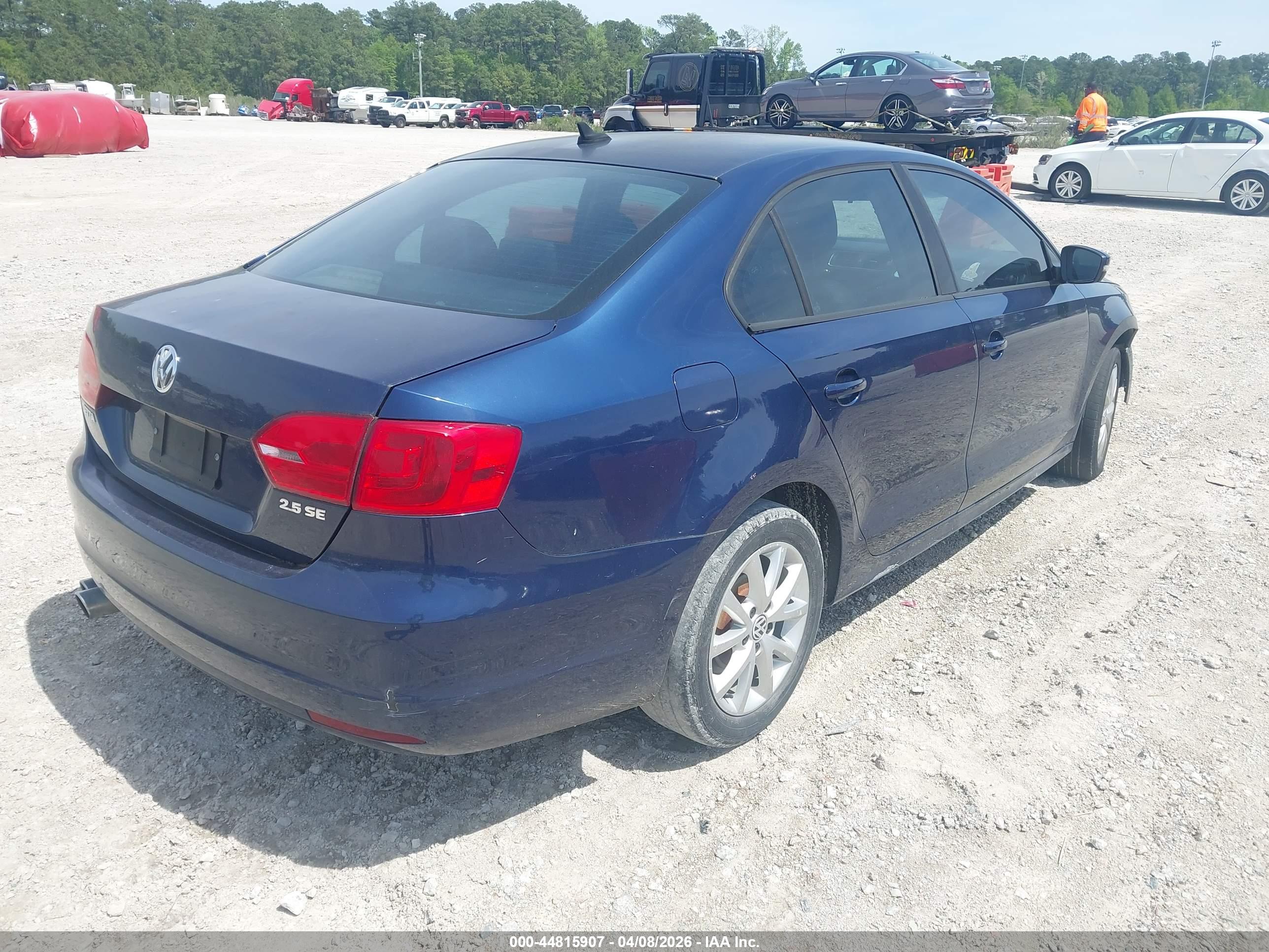 VOLKSWAGEN JETTA image 4