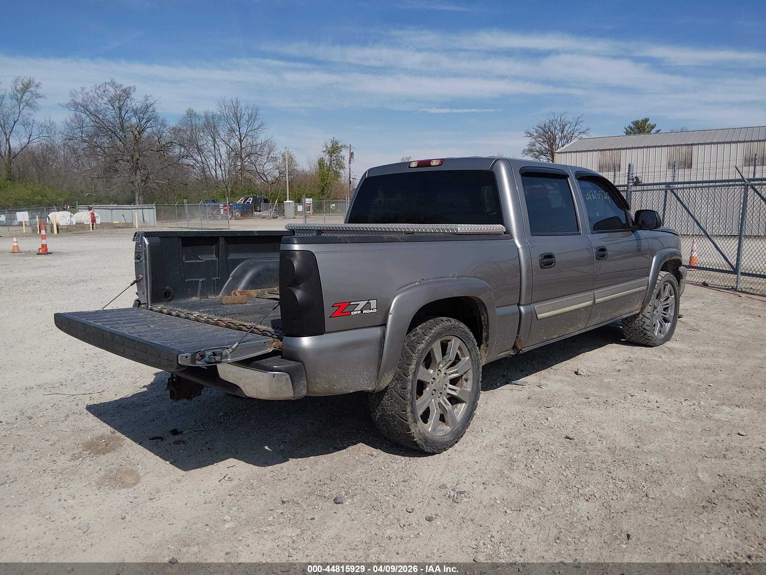 CHEVROLET SILVERADO image 4