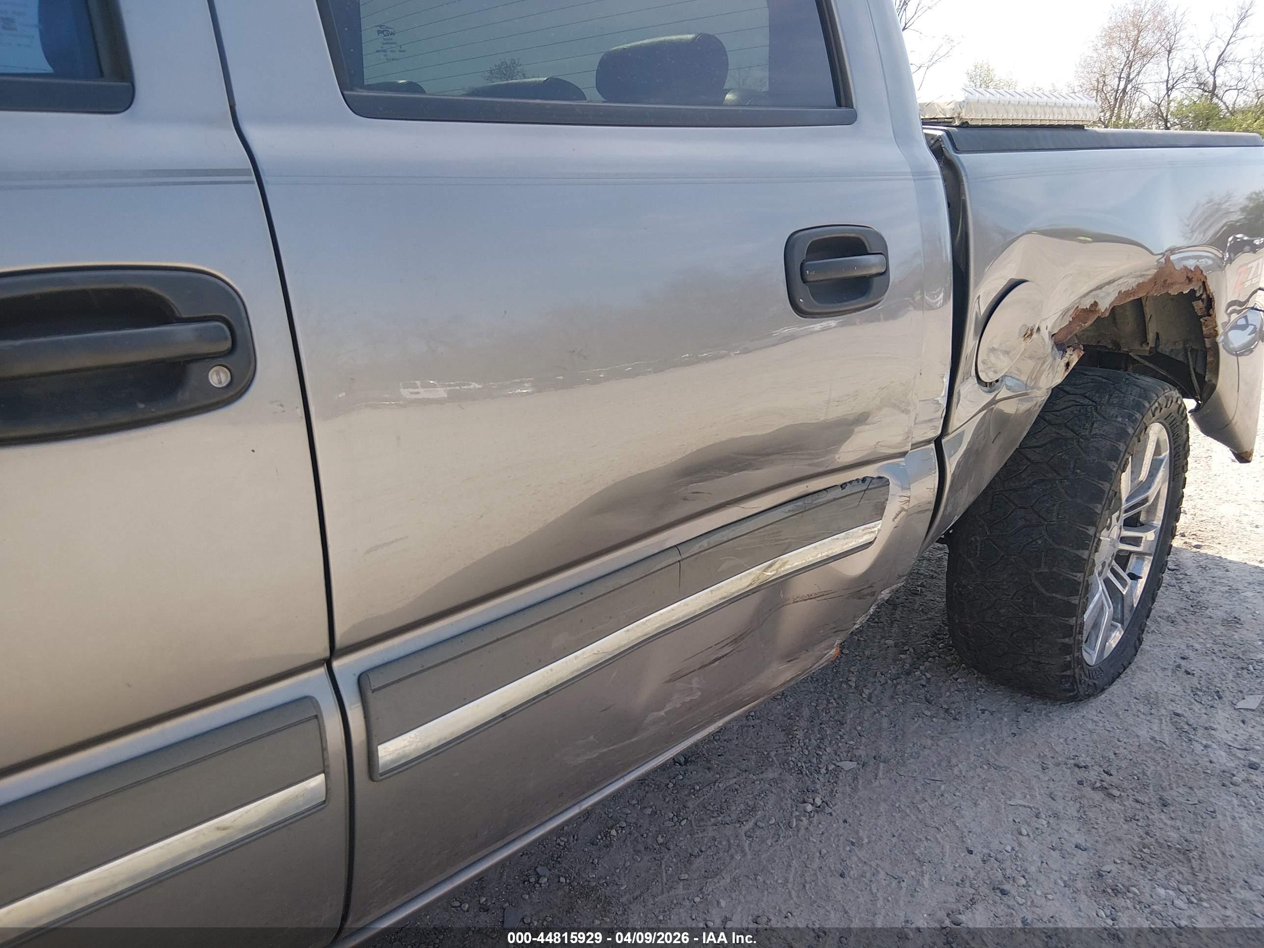 CHEVROLET SILVERADO image 6