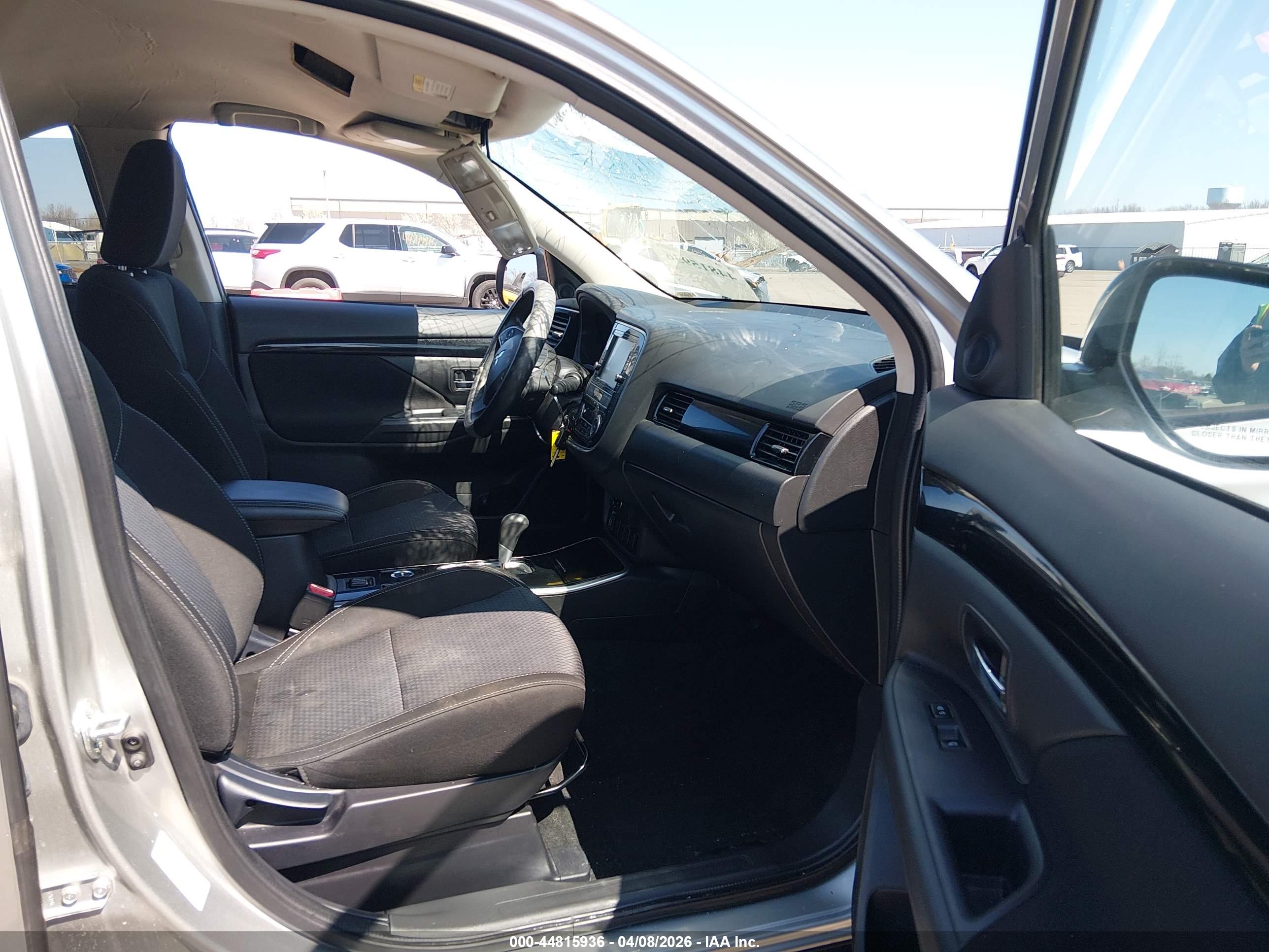 MITSUBISHI OUTLANDER image 5