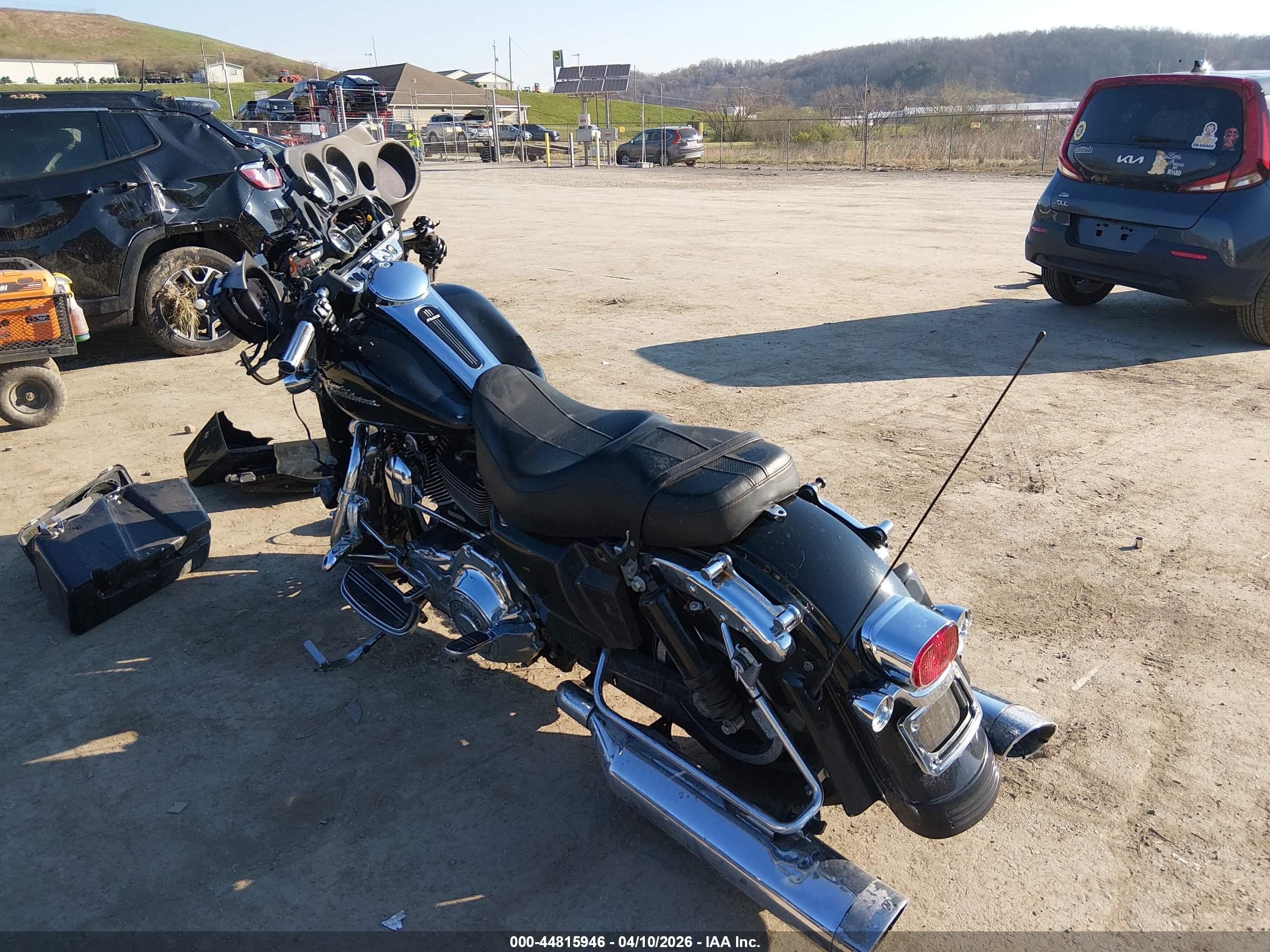 HARLEY-DAVIDSON FLHX image 3