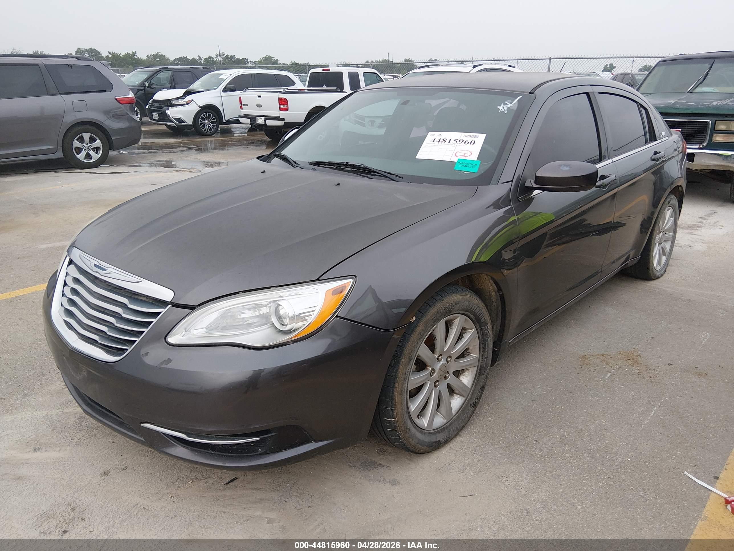 CHRYSLER 200 image 2
