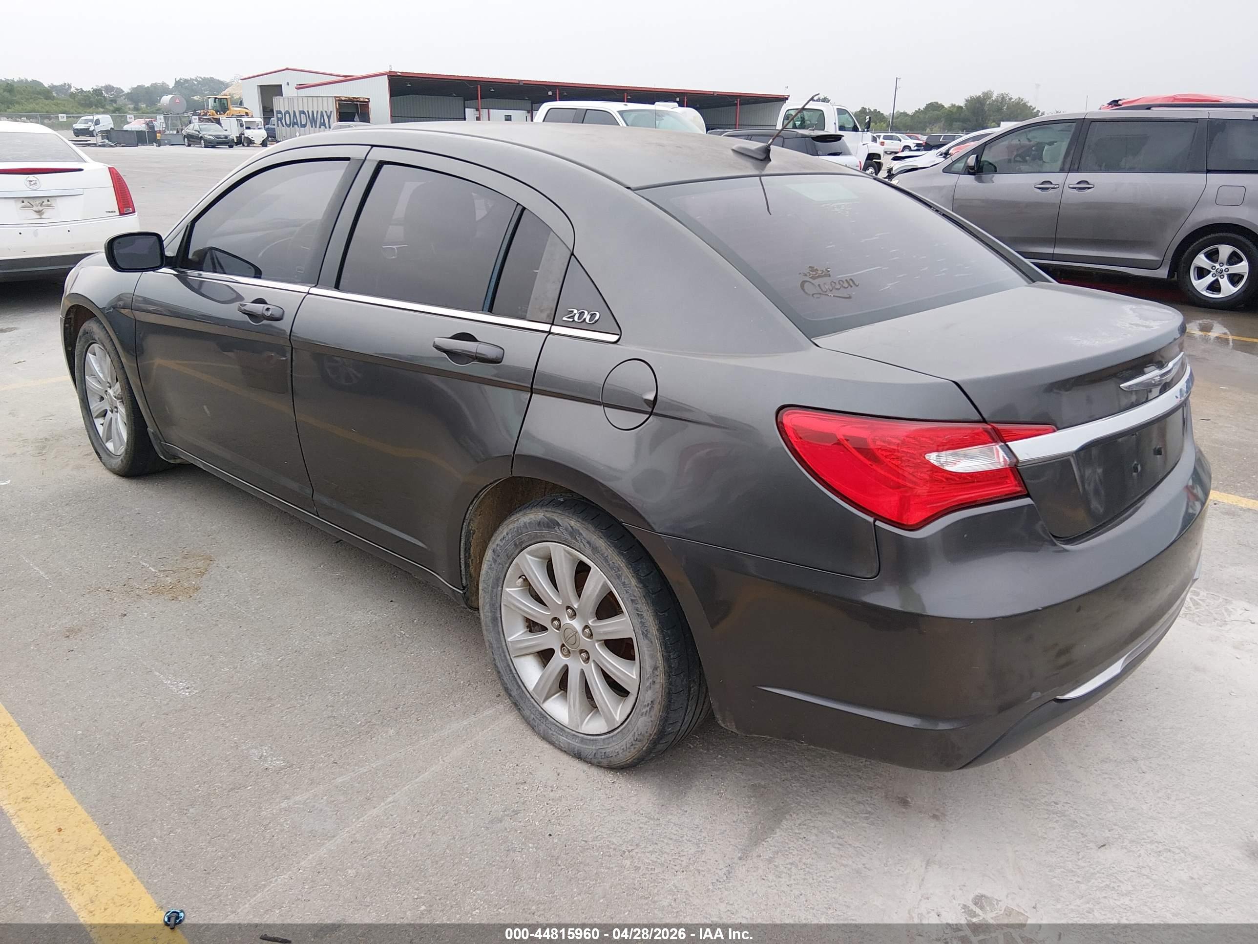 CHRYSLER 200 image 3