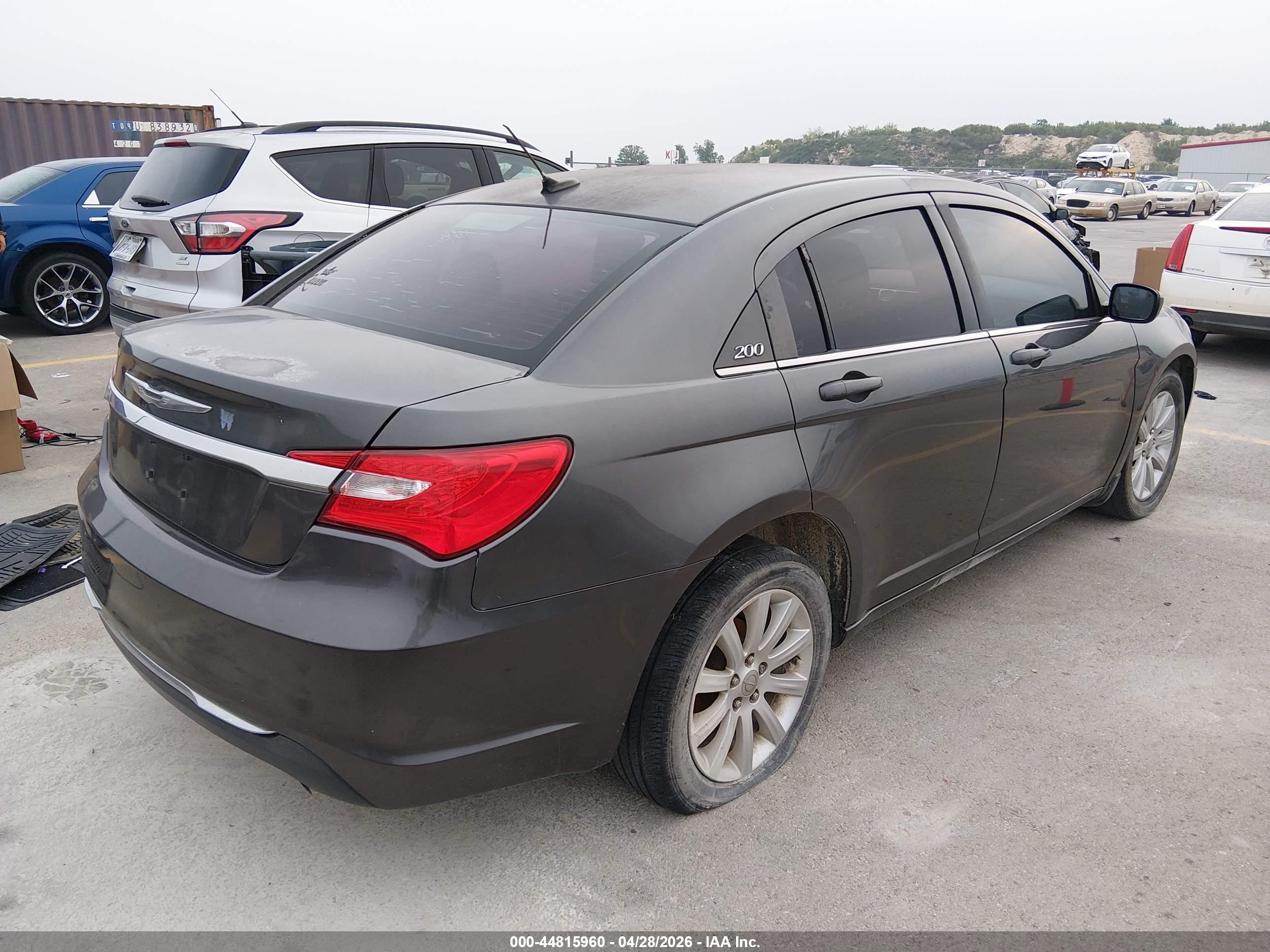 CHRYSLER 200 image 4