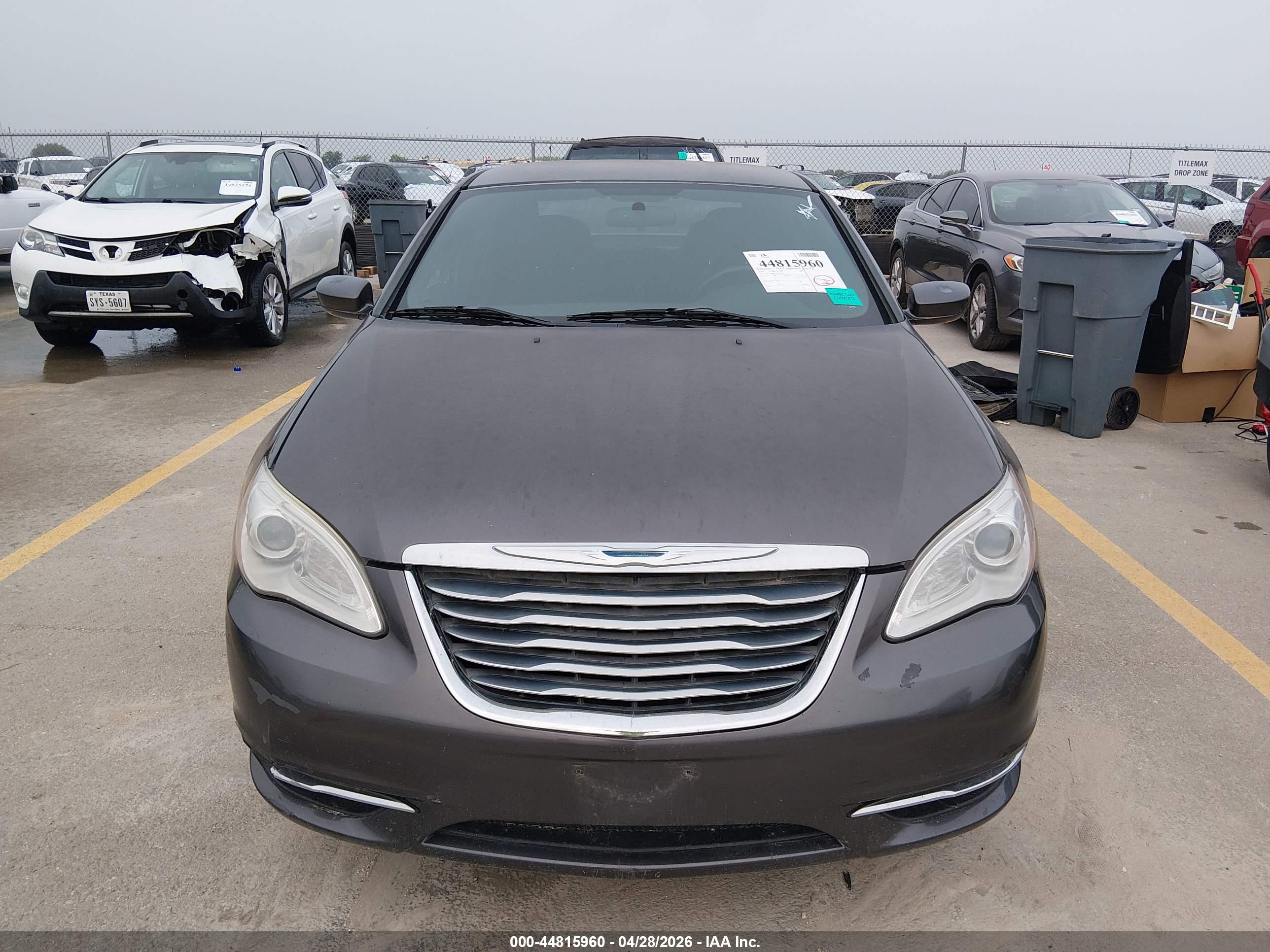 CHRYSLER 200 image 6