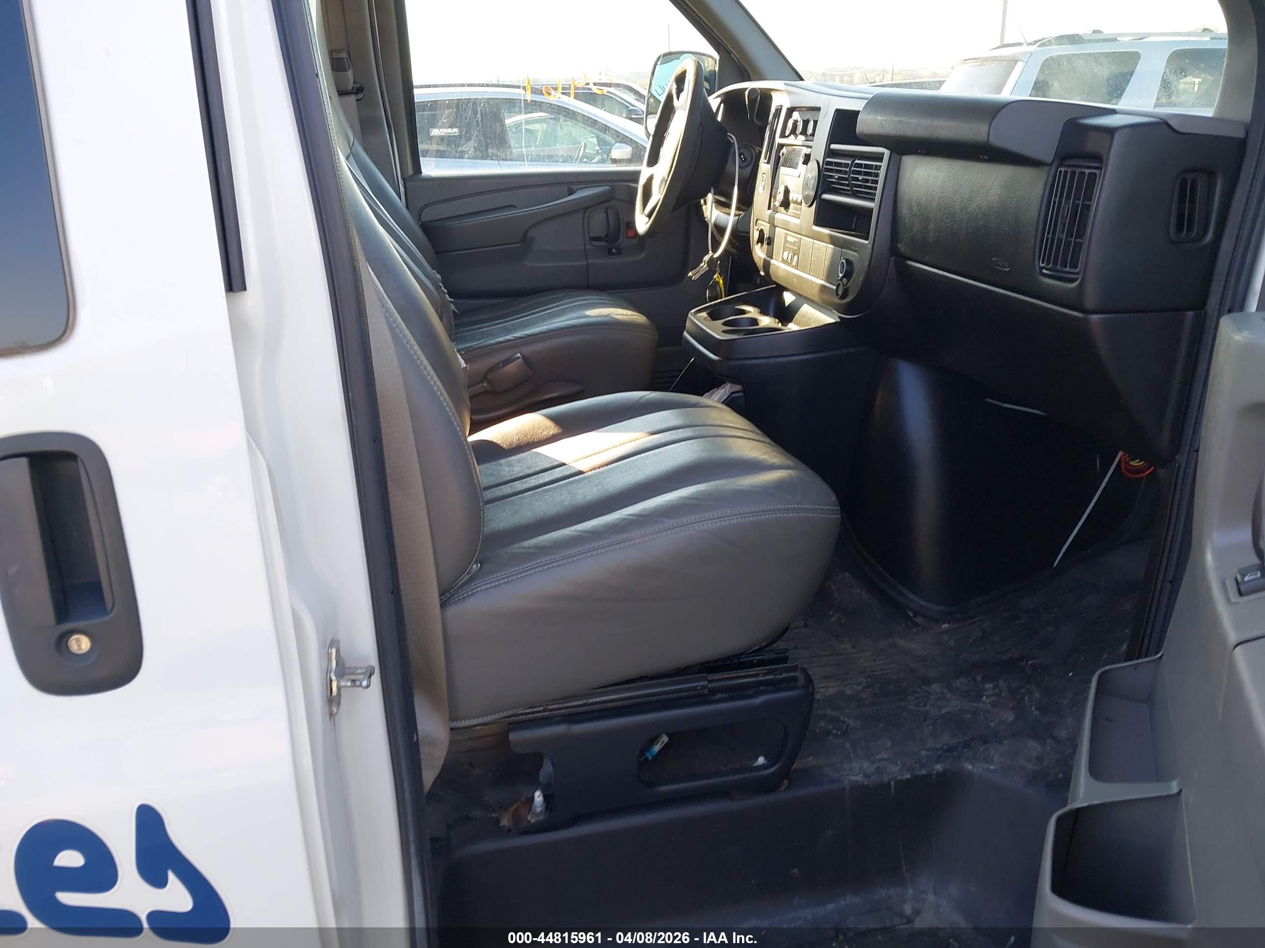 GMC SAVANA image 5