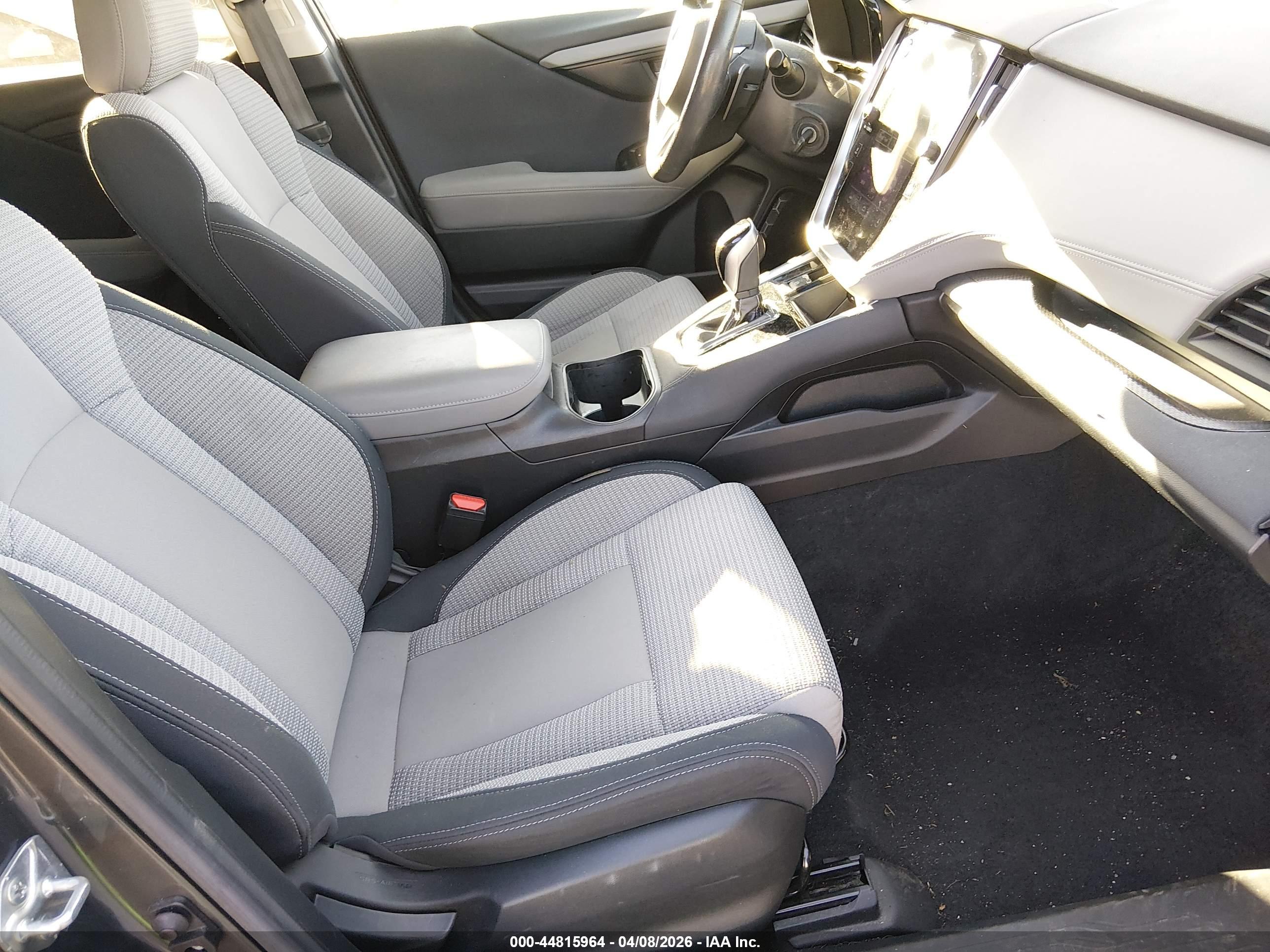SUBARU OUTBACK image 5