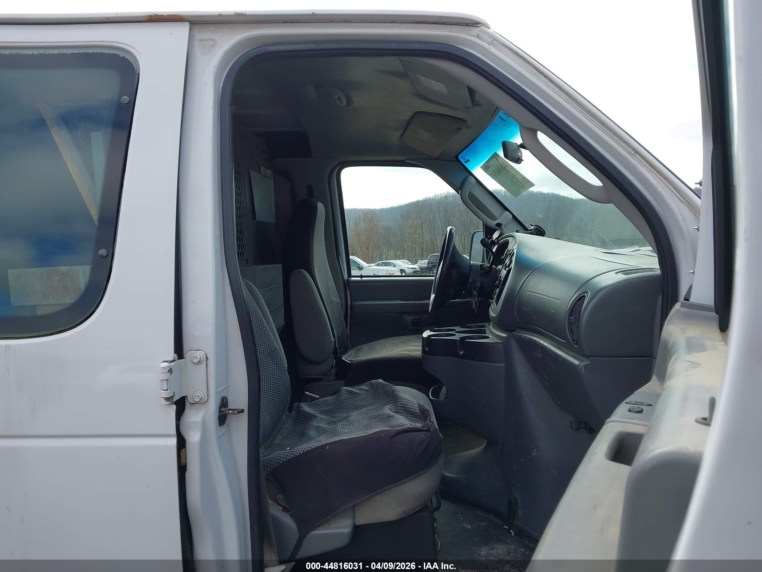 FORD E-250 image 5
