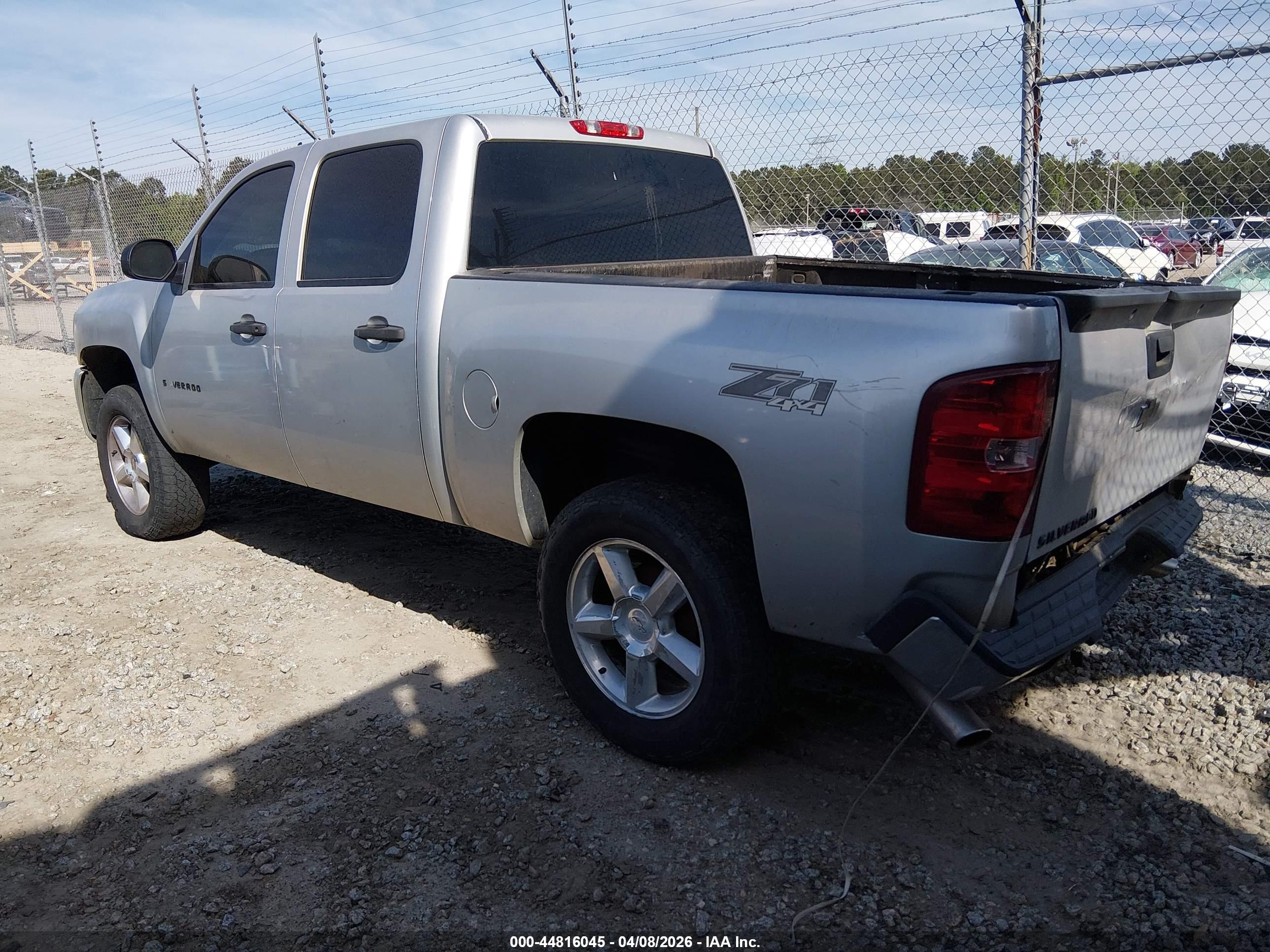 CHEVROLET SILVERADO image 3