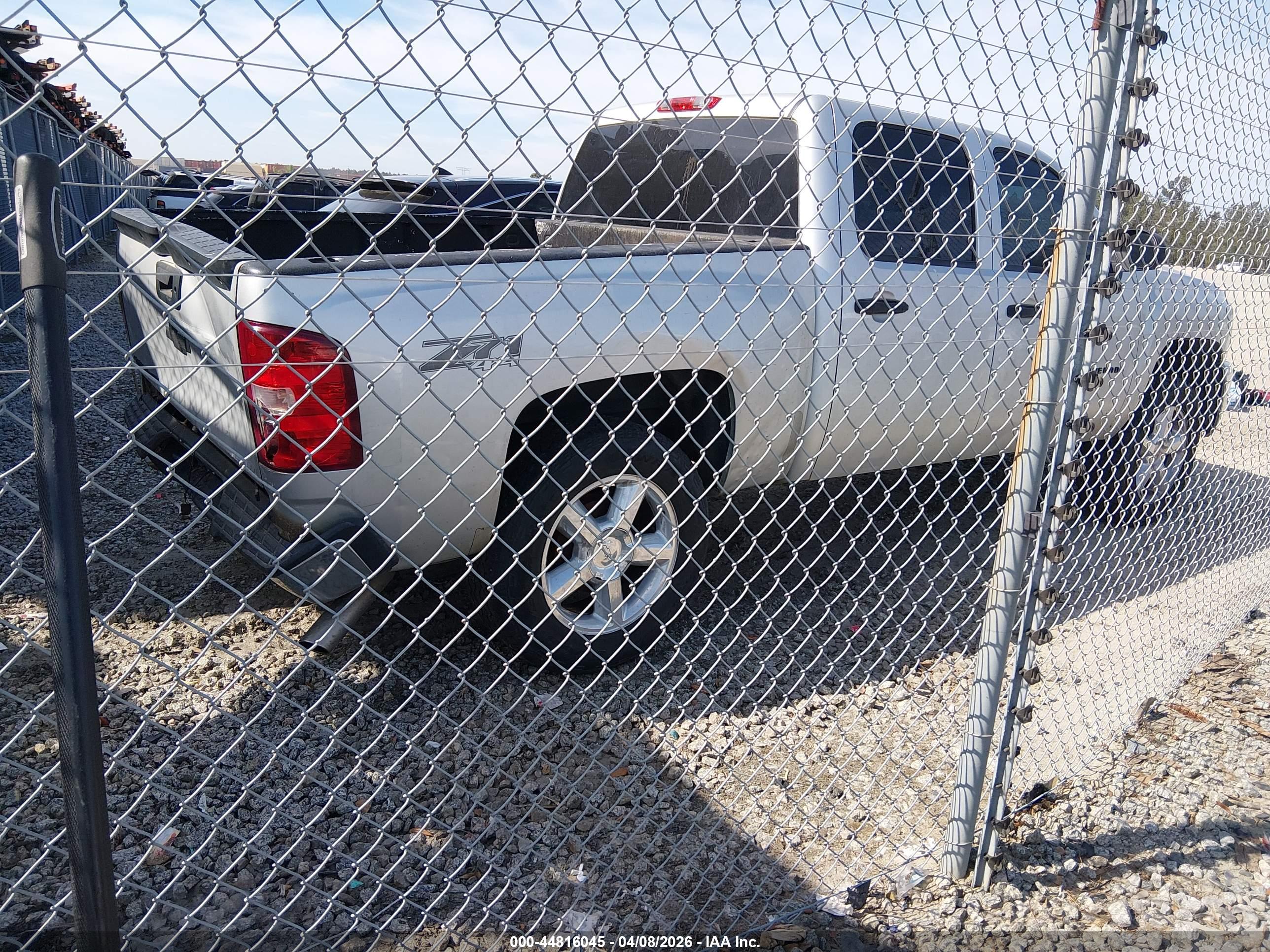 CHEVROLET SILVERADO image 4