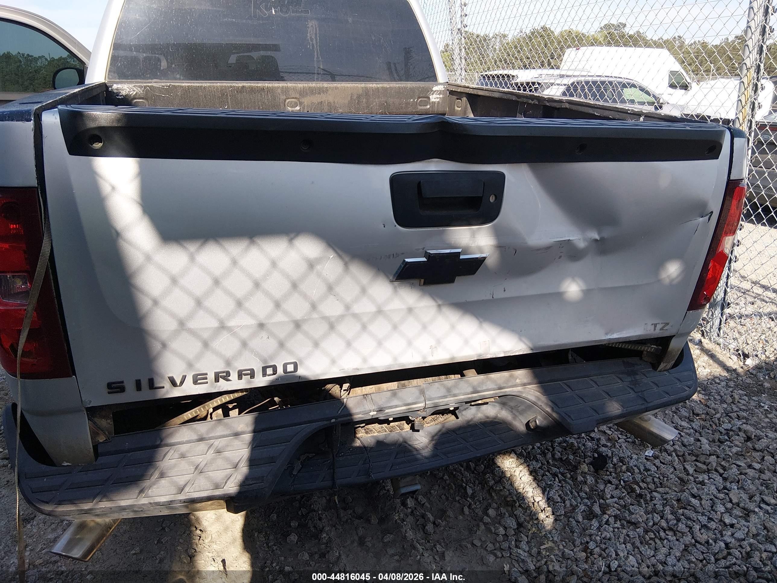 CHEVROLET SILVERADO image 6