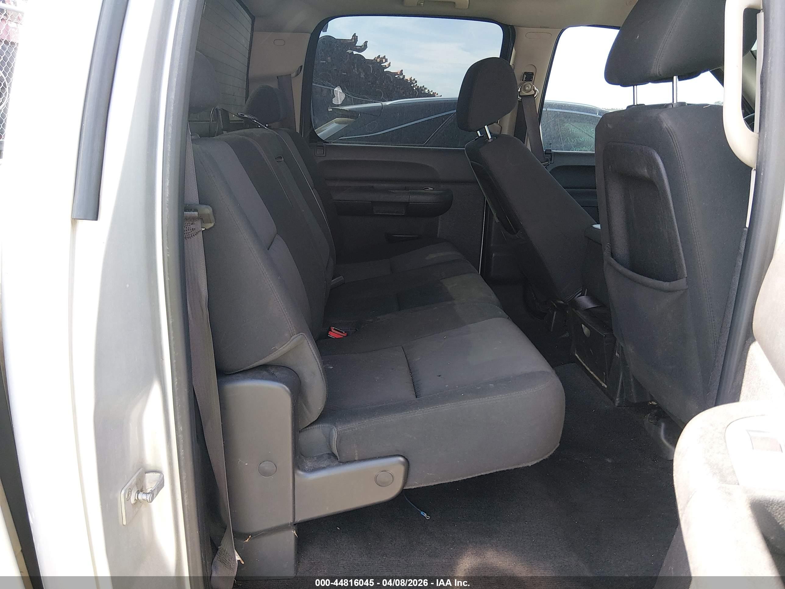 CHEVROLET SILVERADO image 8