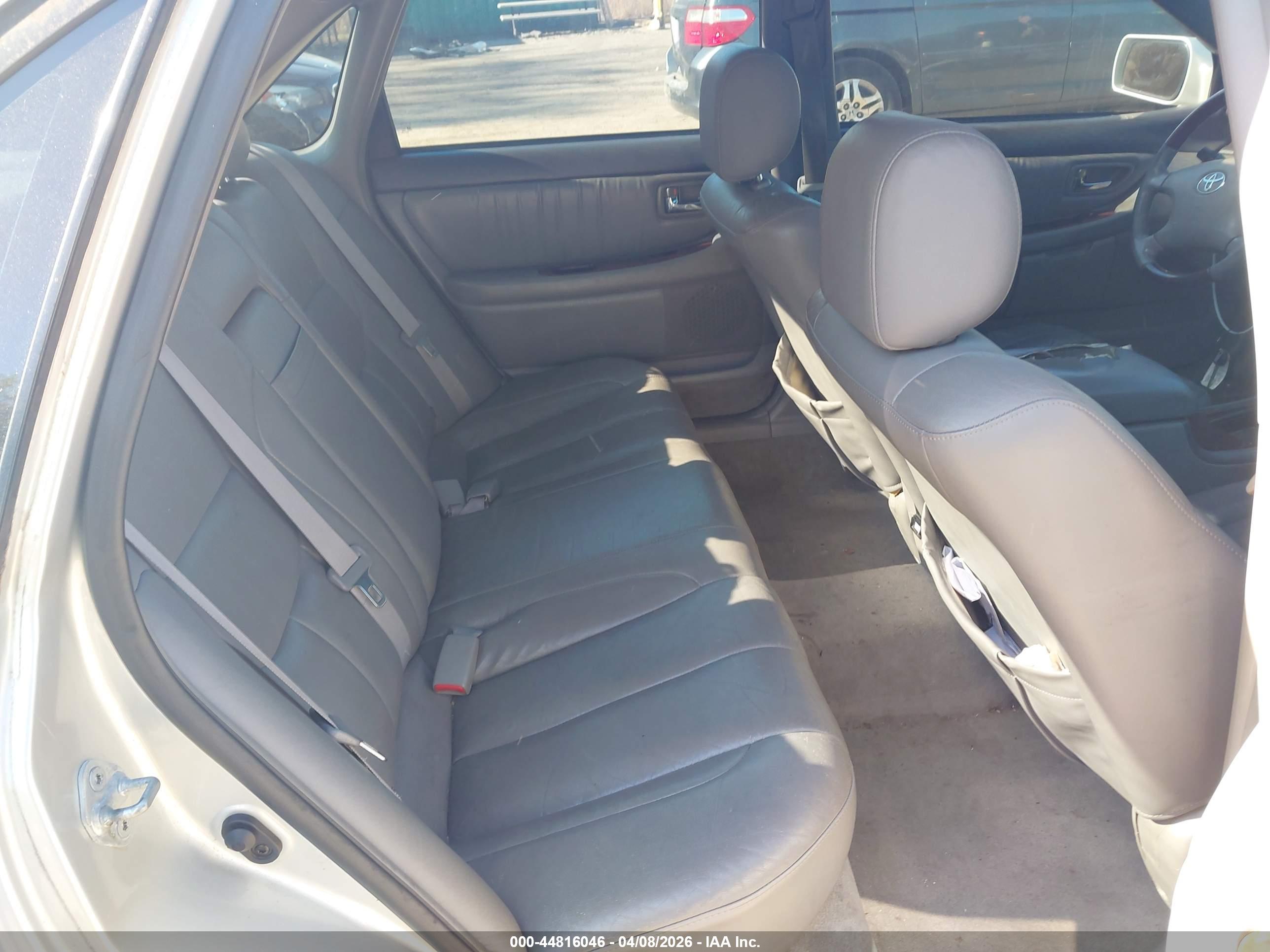 TOYOTA AVALON image 8