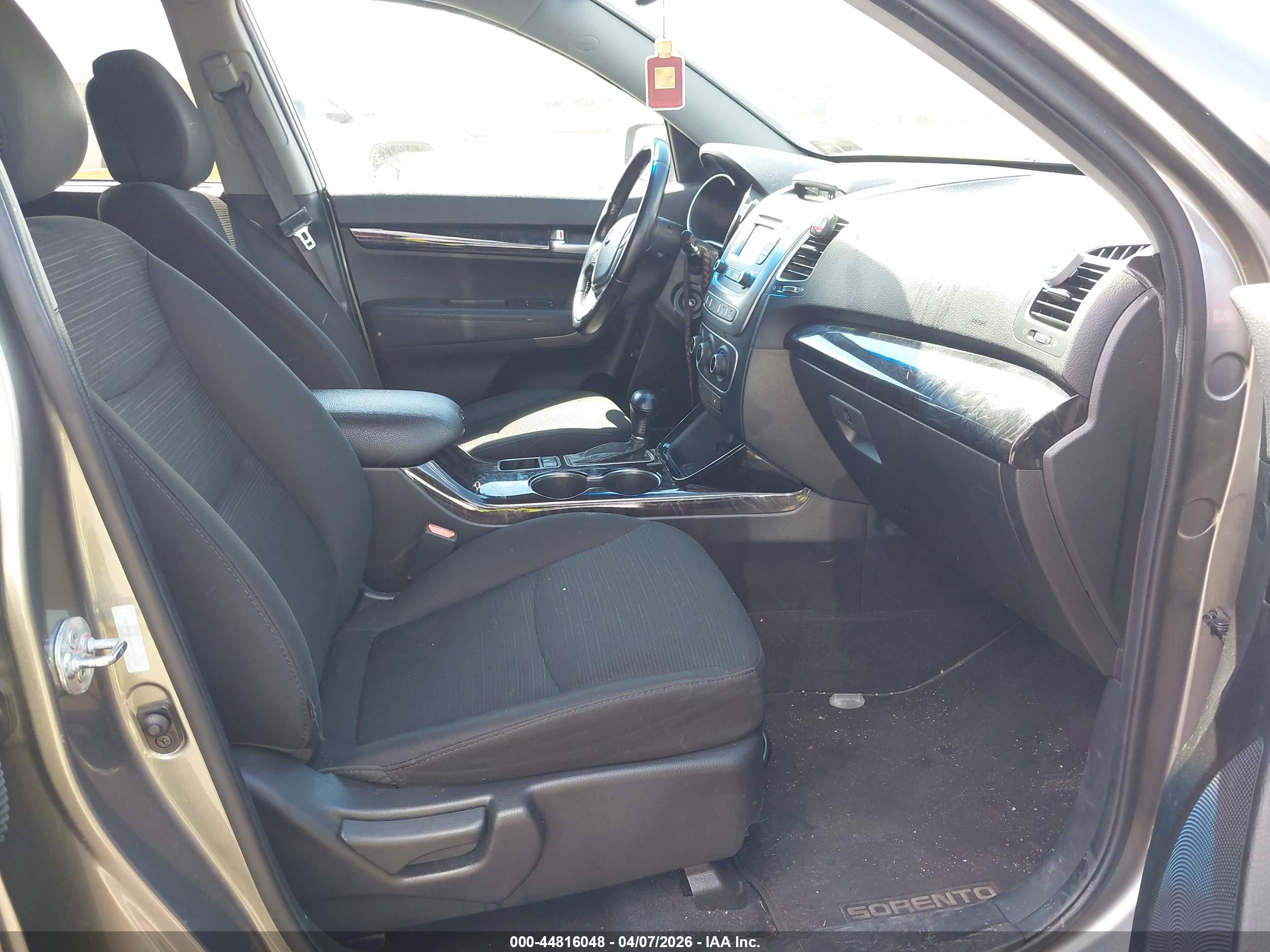 KIA SORENTO image 5