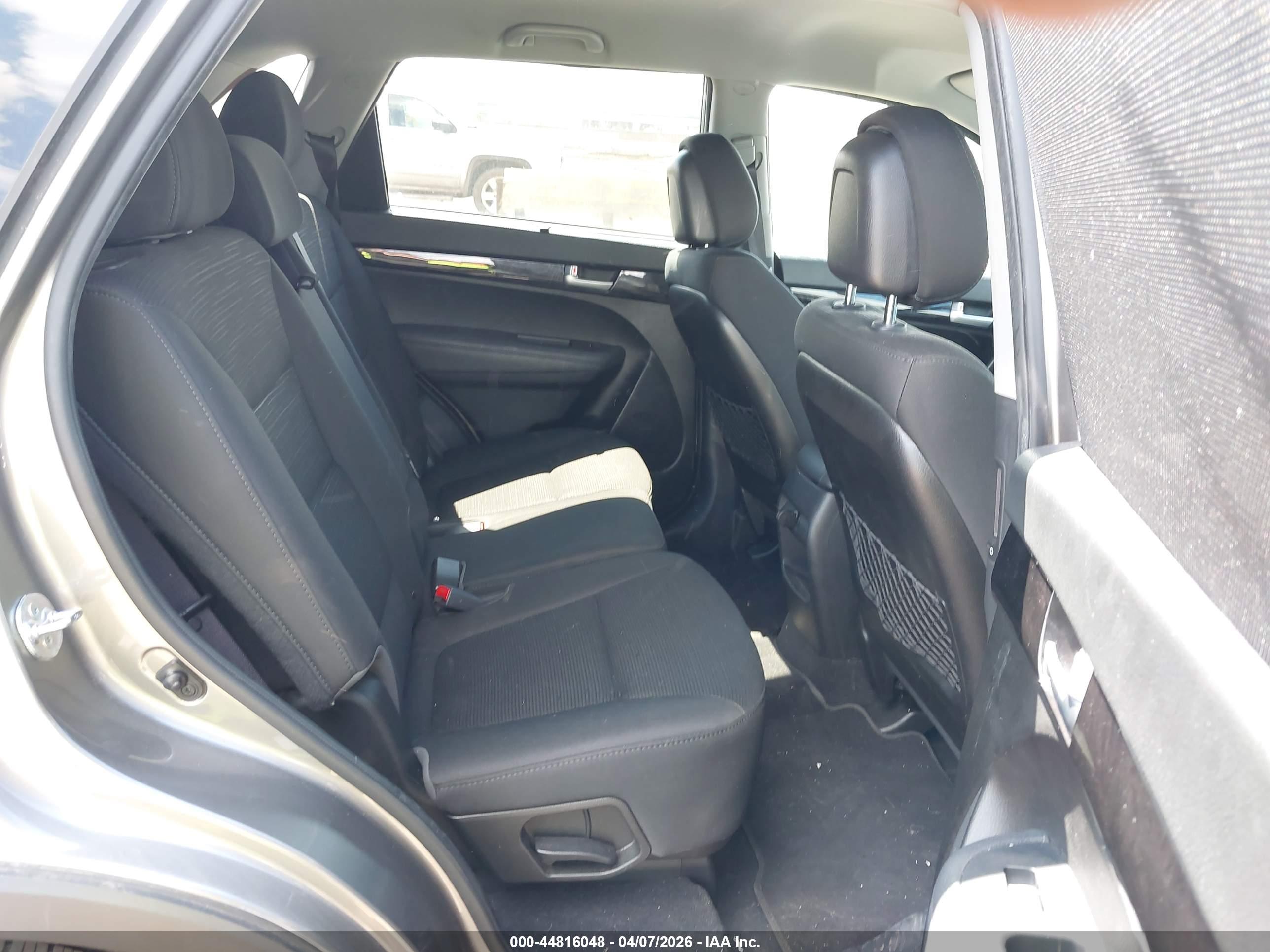 KIA SORENTO image 8