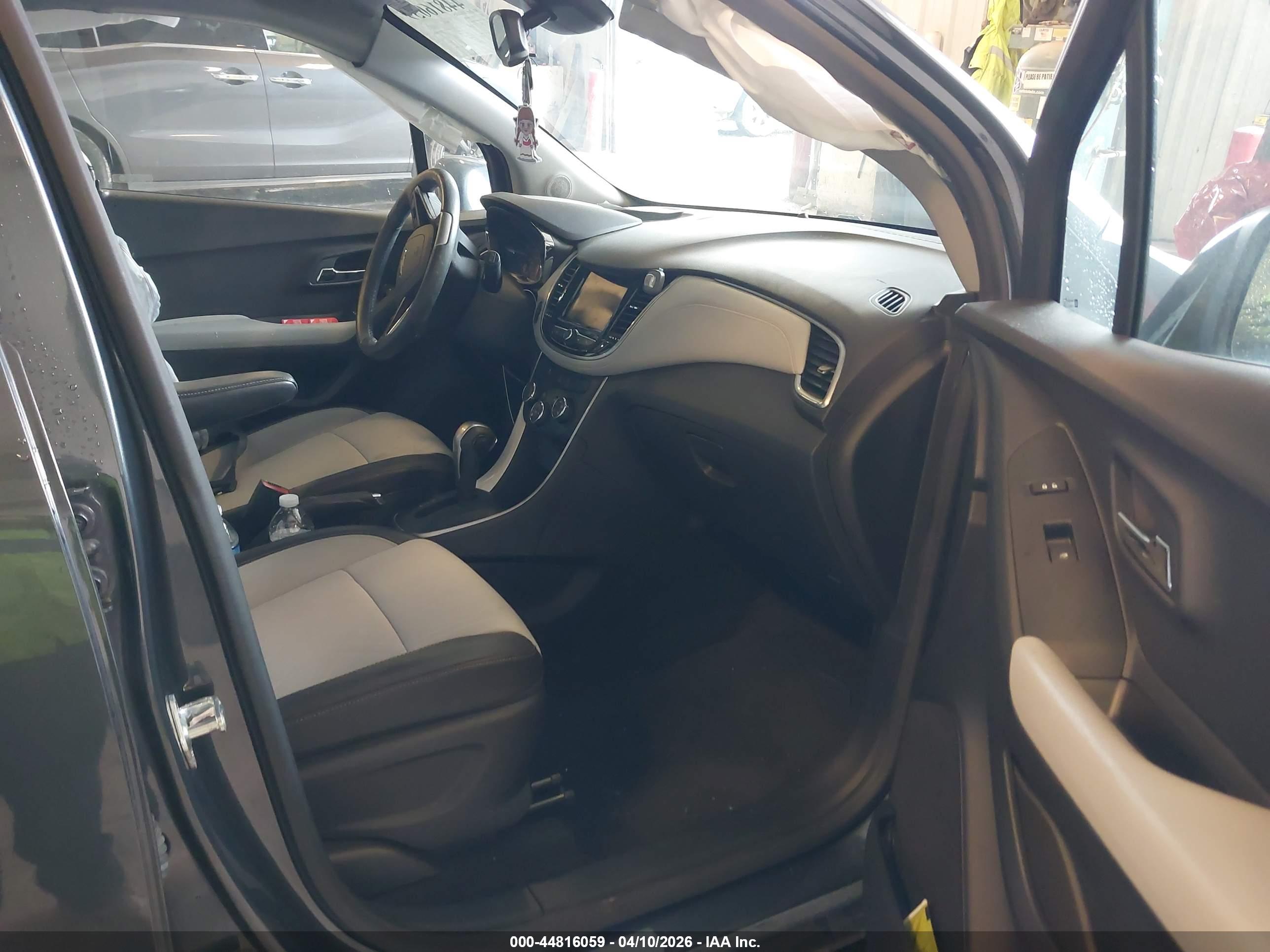 CHEVROLET TRAX image 5