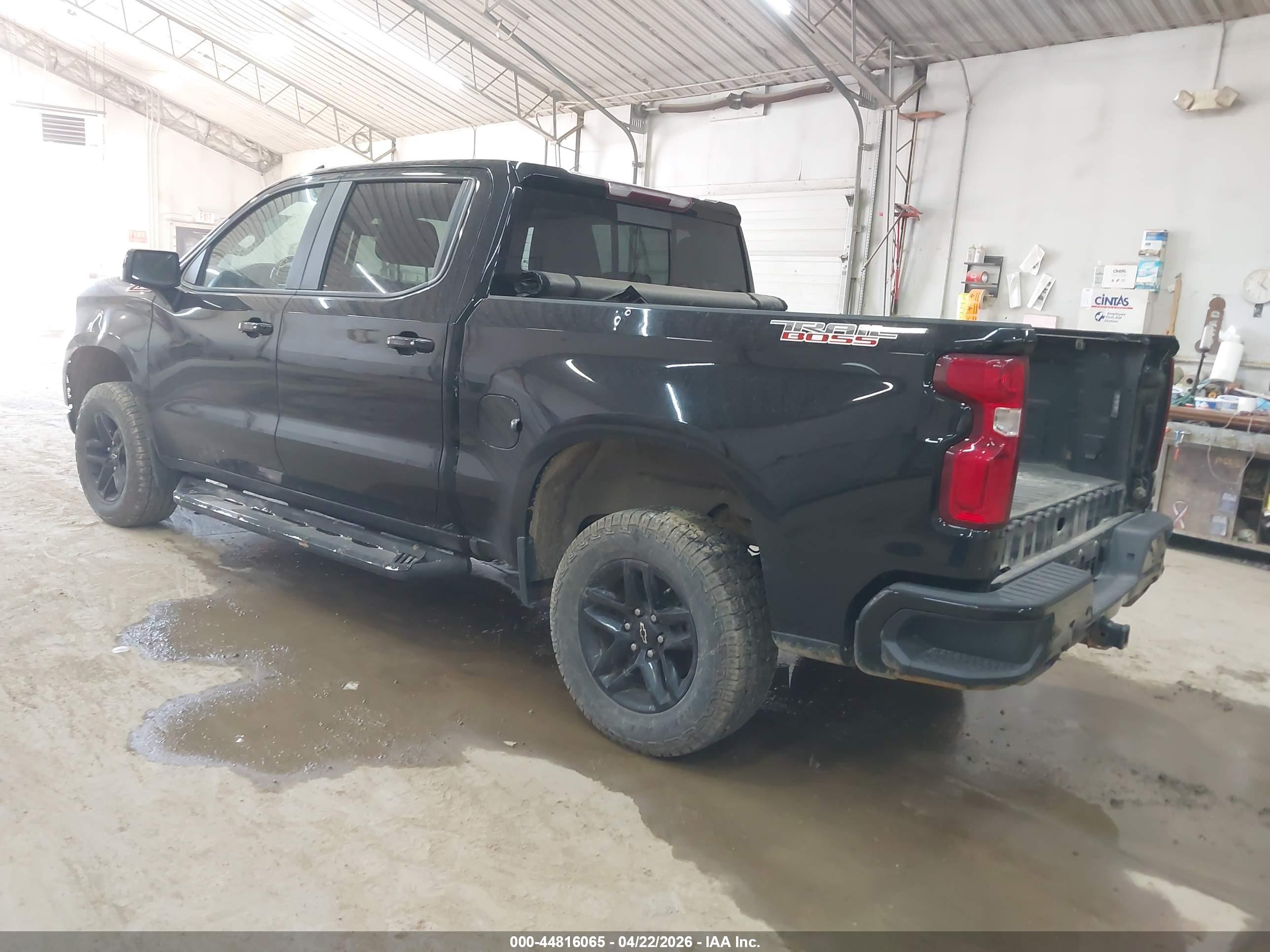 CHEVROLET SILVERADO image 3