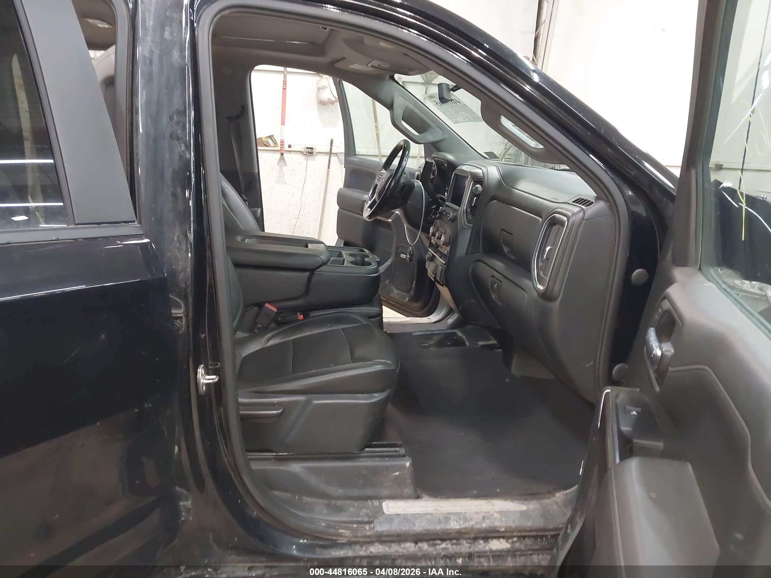 CHEVROLET SILVERADO image 5