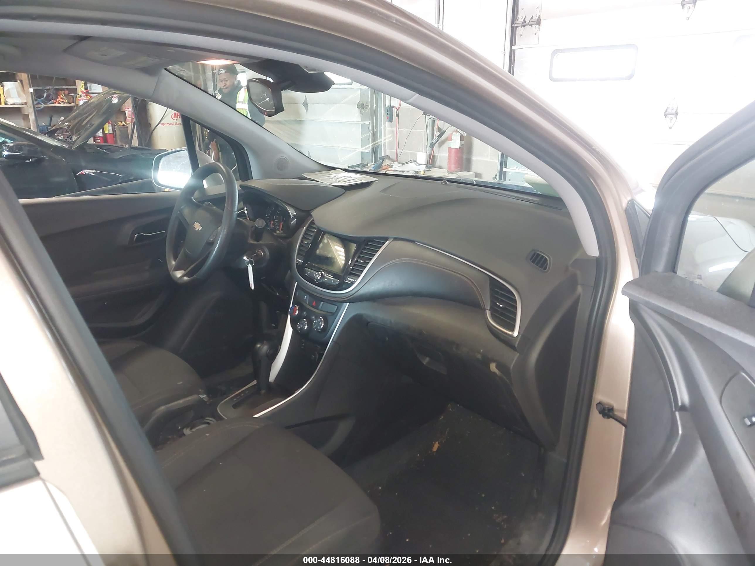 CHEVROLET TRAX image 5