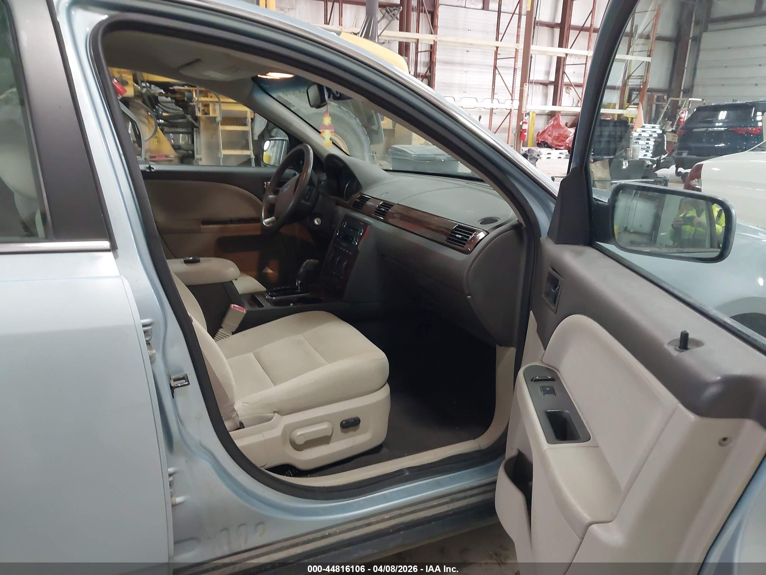 FORD TAURUS image 5