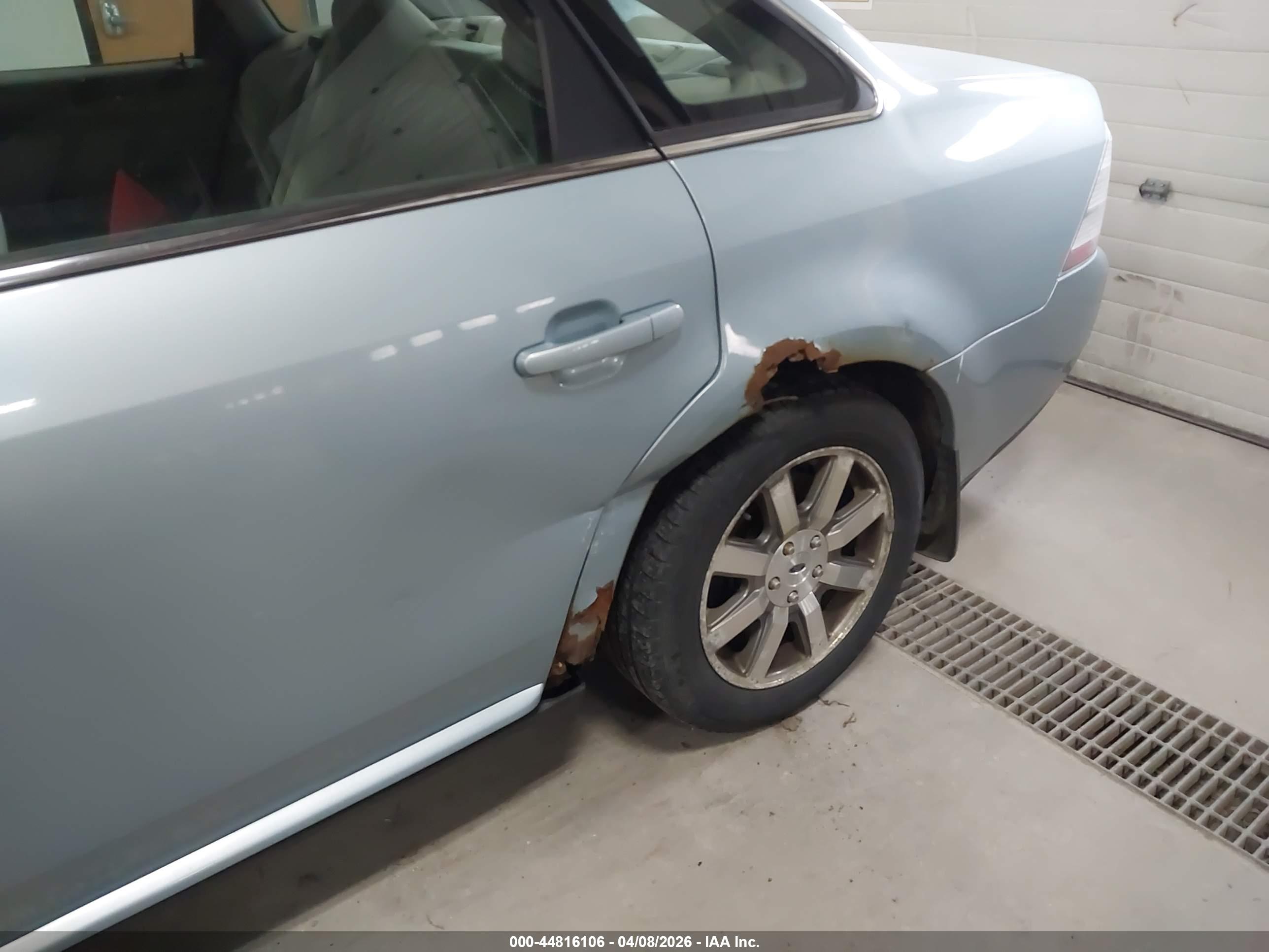 FORD TAURUS image 6
