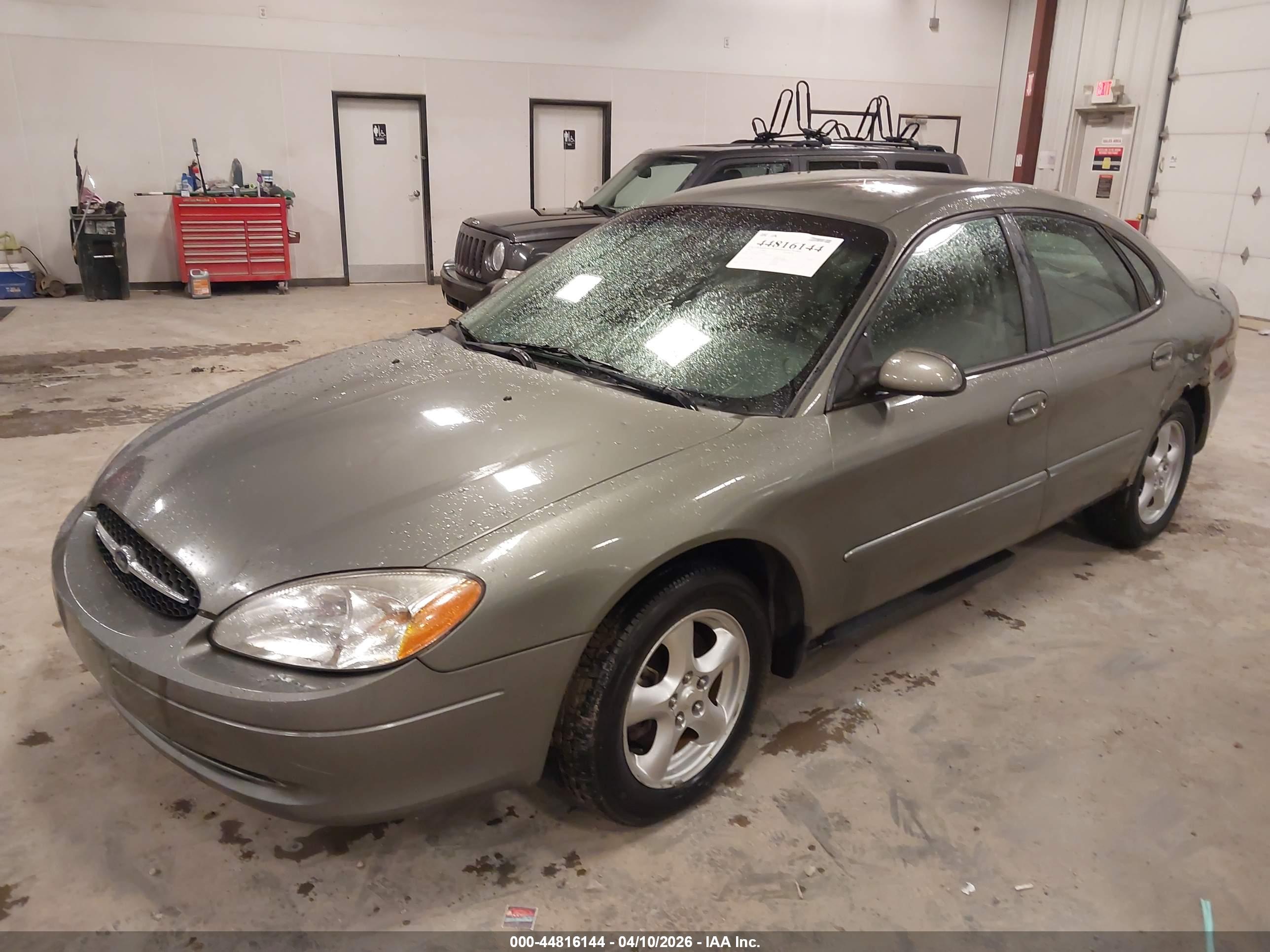 FORD TAURUS image 2
