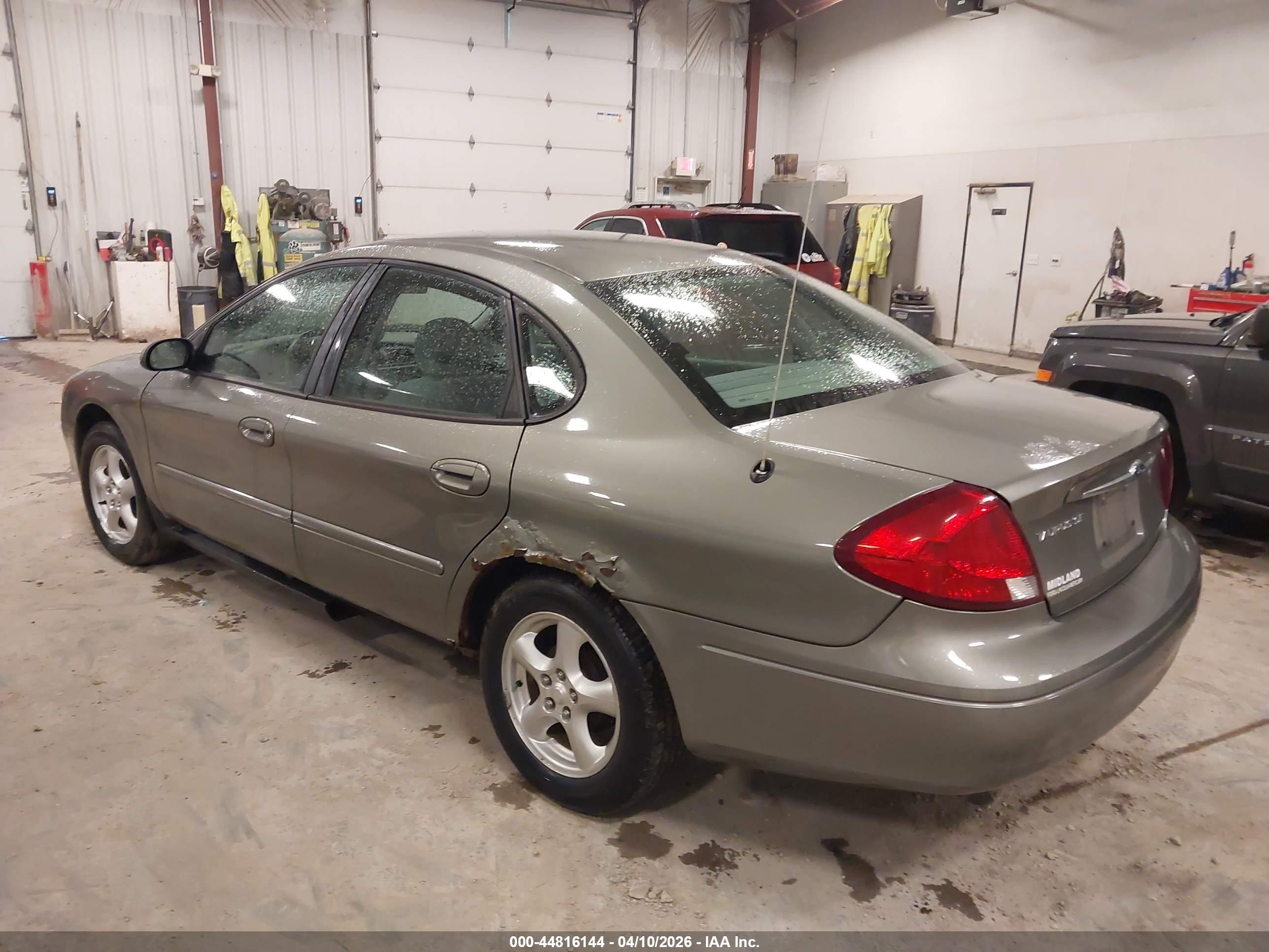 FORD TAURUS image 3