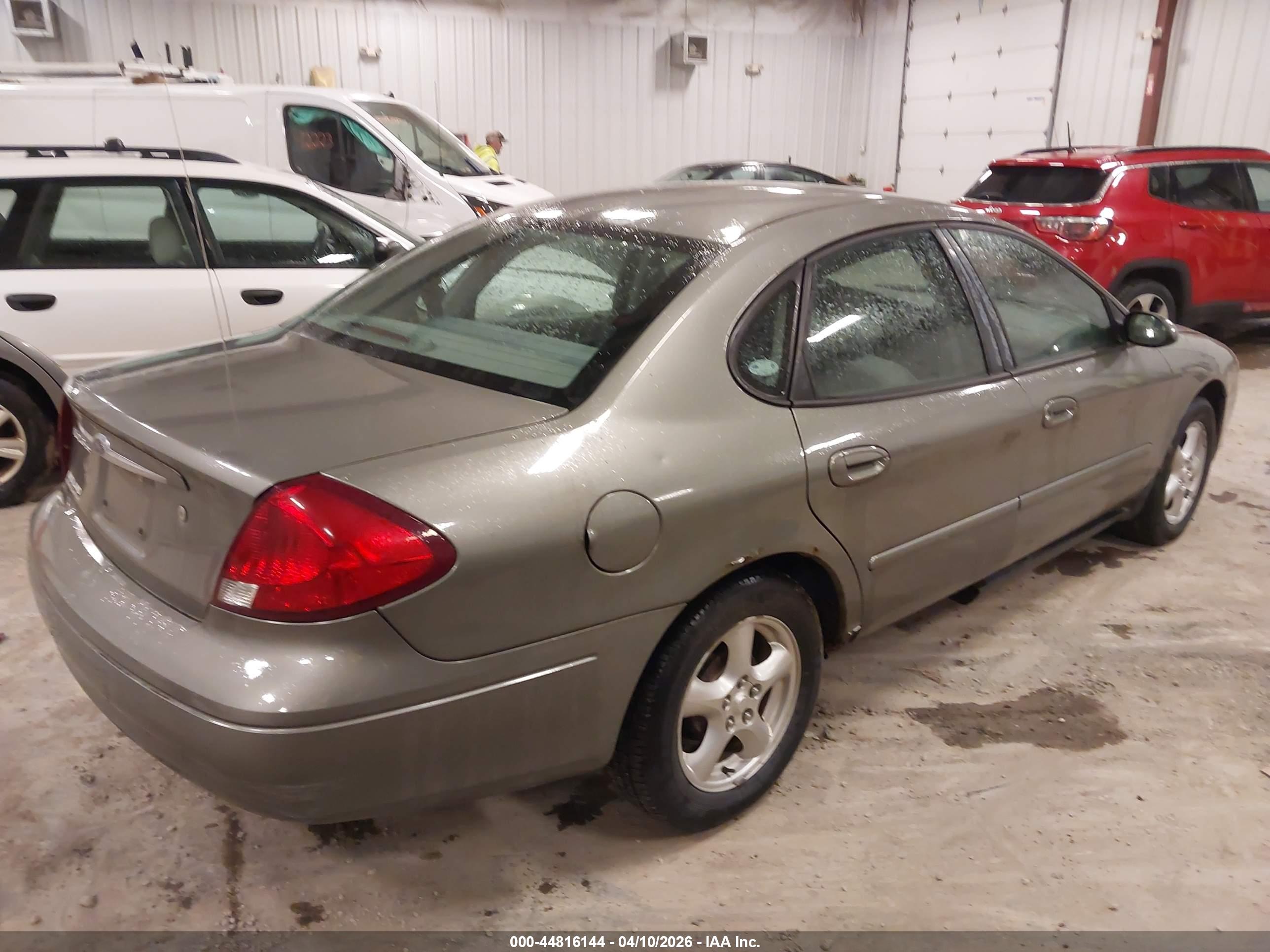 FORD TAURUS image 4