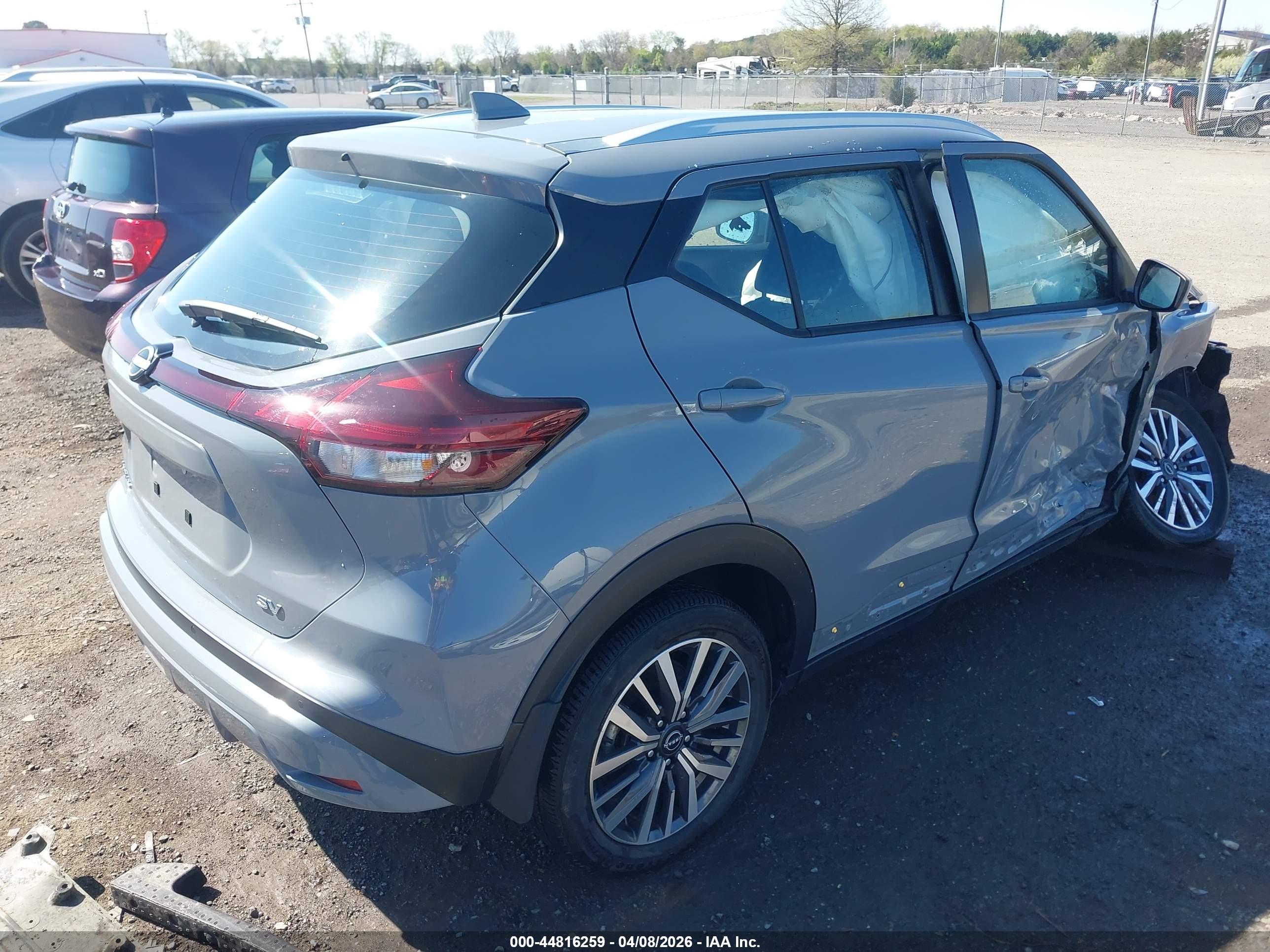 NISSAN KICKS image 4