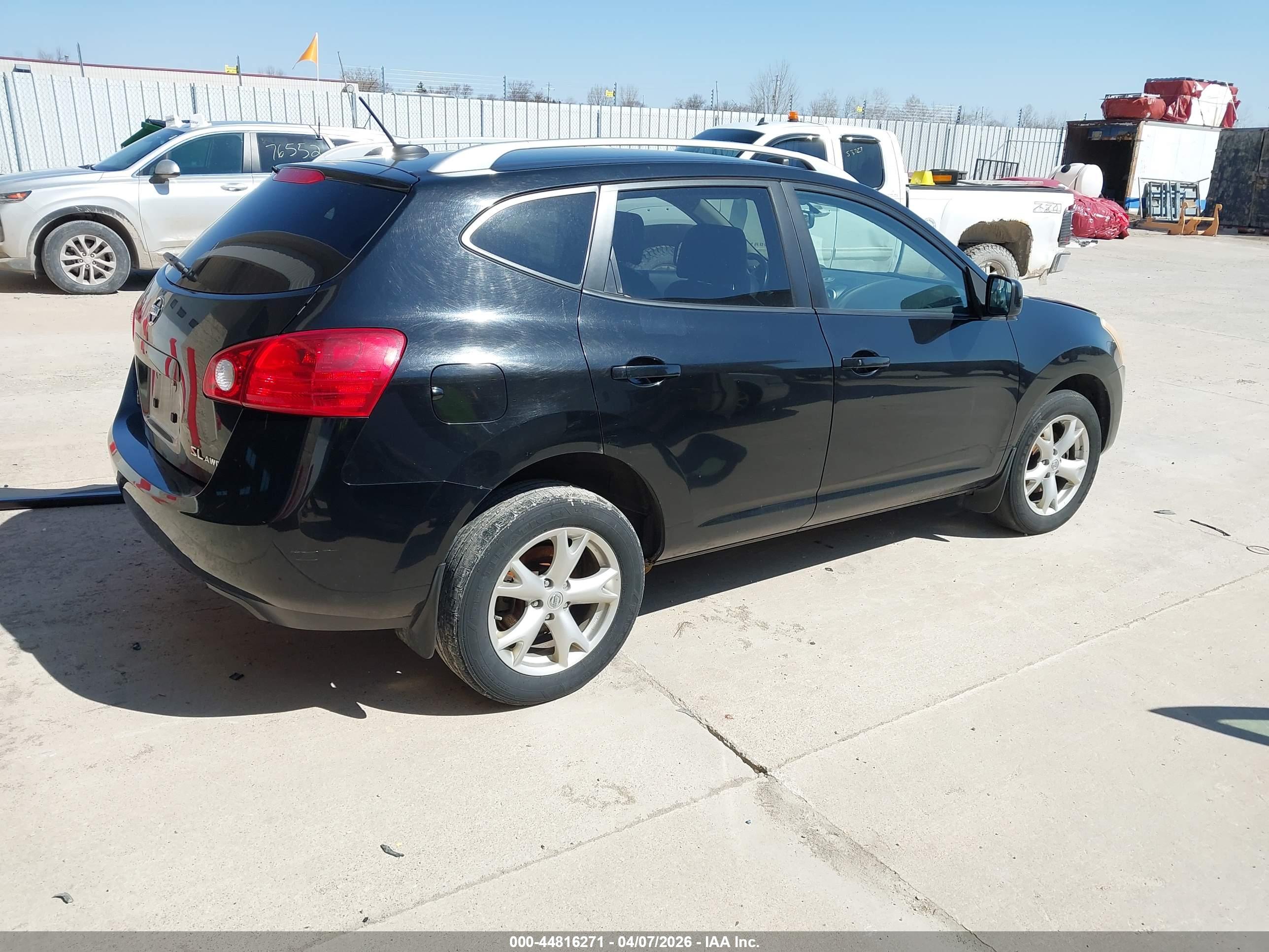NISSAN ROGUE image 4